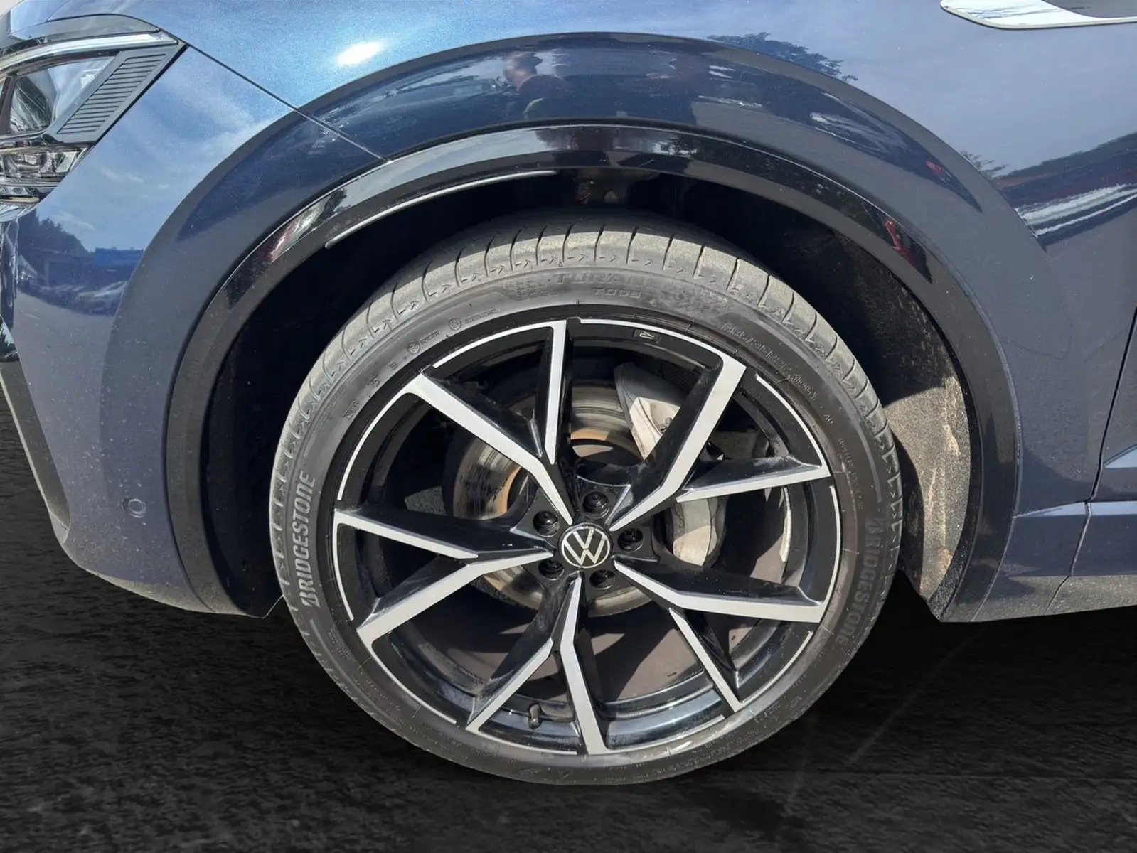 Volkswagen Touareg 3.0 TDI 4M R-Line Black Style Edition 20 – fotka 4