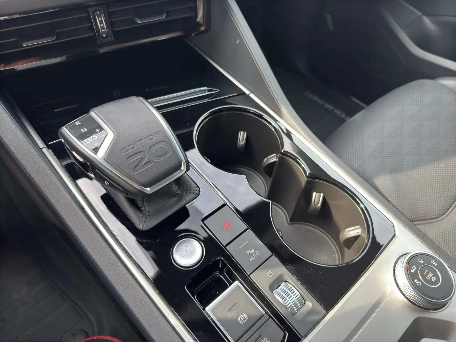 Volkswagen Touareg 3.0 TDI 4M R-Line Black Style Edition 20 – fotka 11