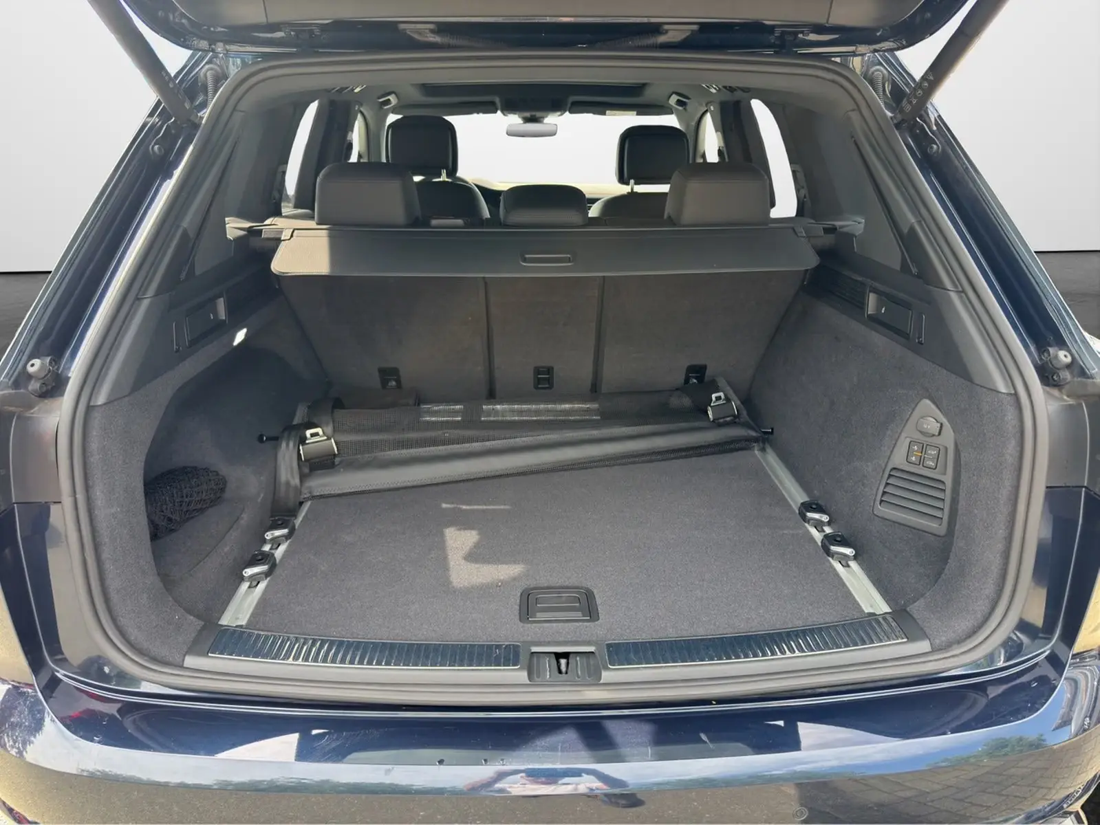 Volkswagen Touareg 3.0 TDI 4M R-Line Black Style Edition 20 – fotka 15