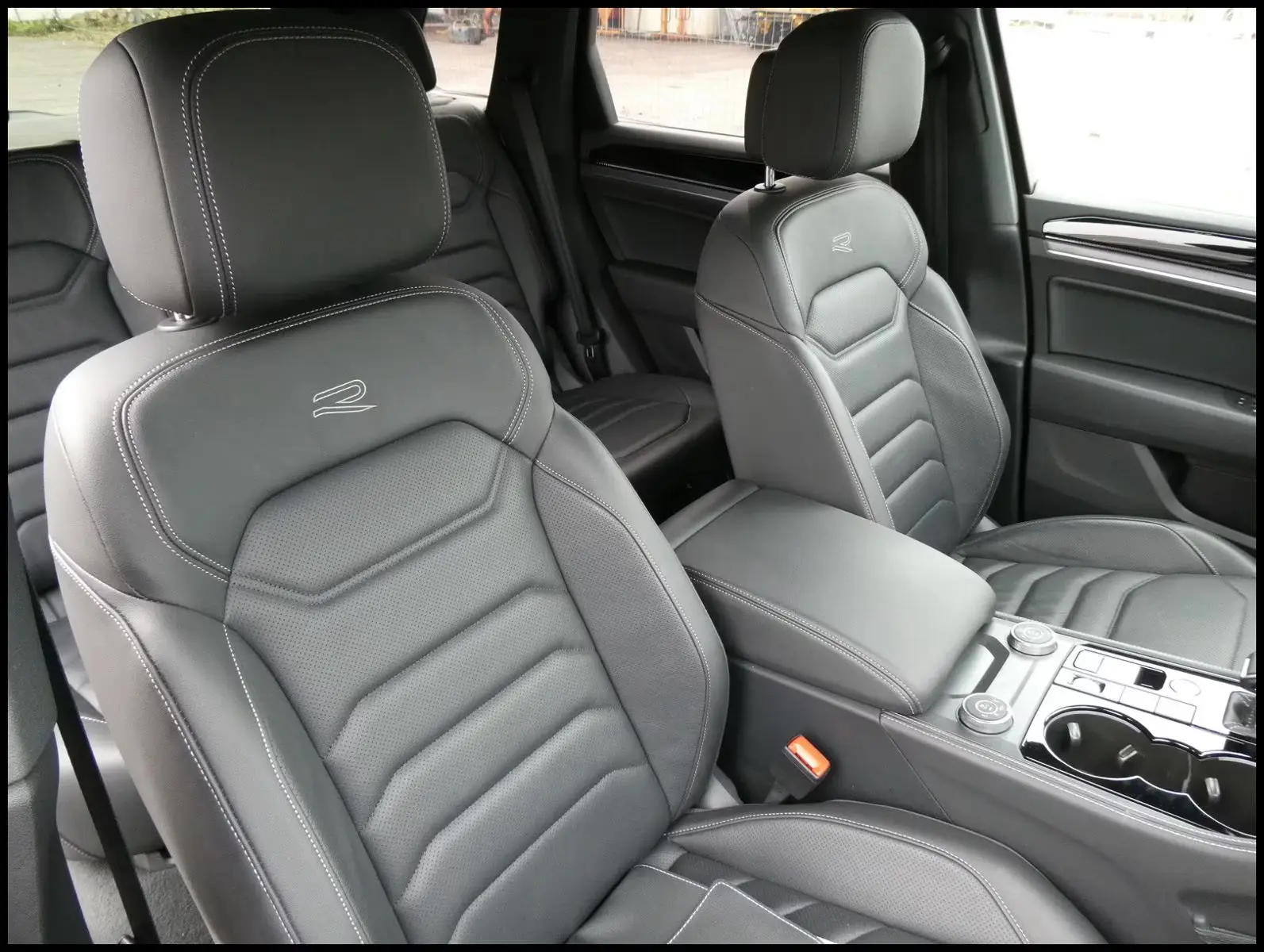 Volkswagen TOUAREG 3.0 TDI R-LINE 4MOTION – fotka 11