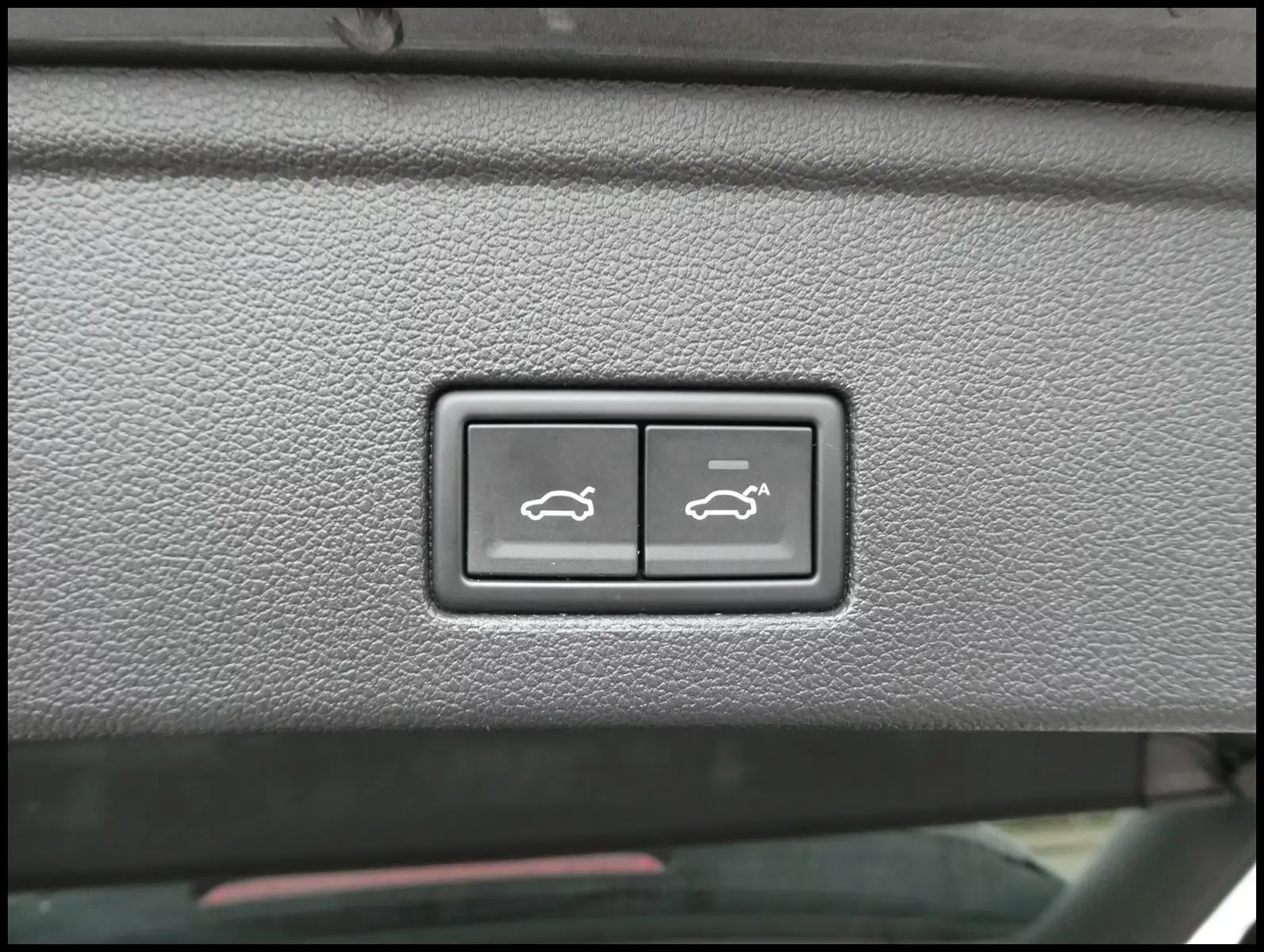Volkswagen TOUAREG 3.0 TDI R-LINE 4MOTION – fotka 13