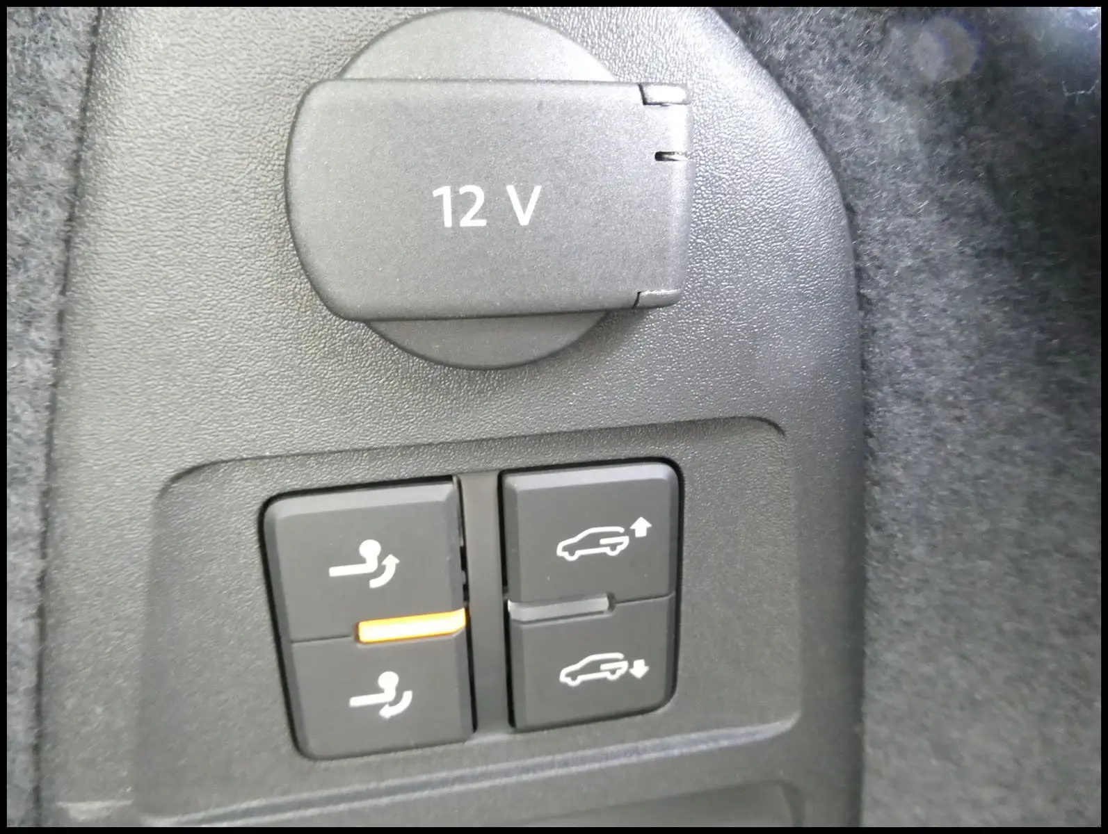 Volkswagen TOUAREG 3.0 TDI R-LINE 4MOTION – fotka 14