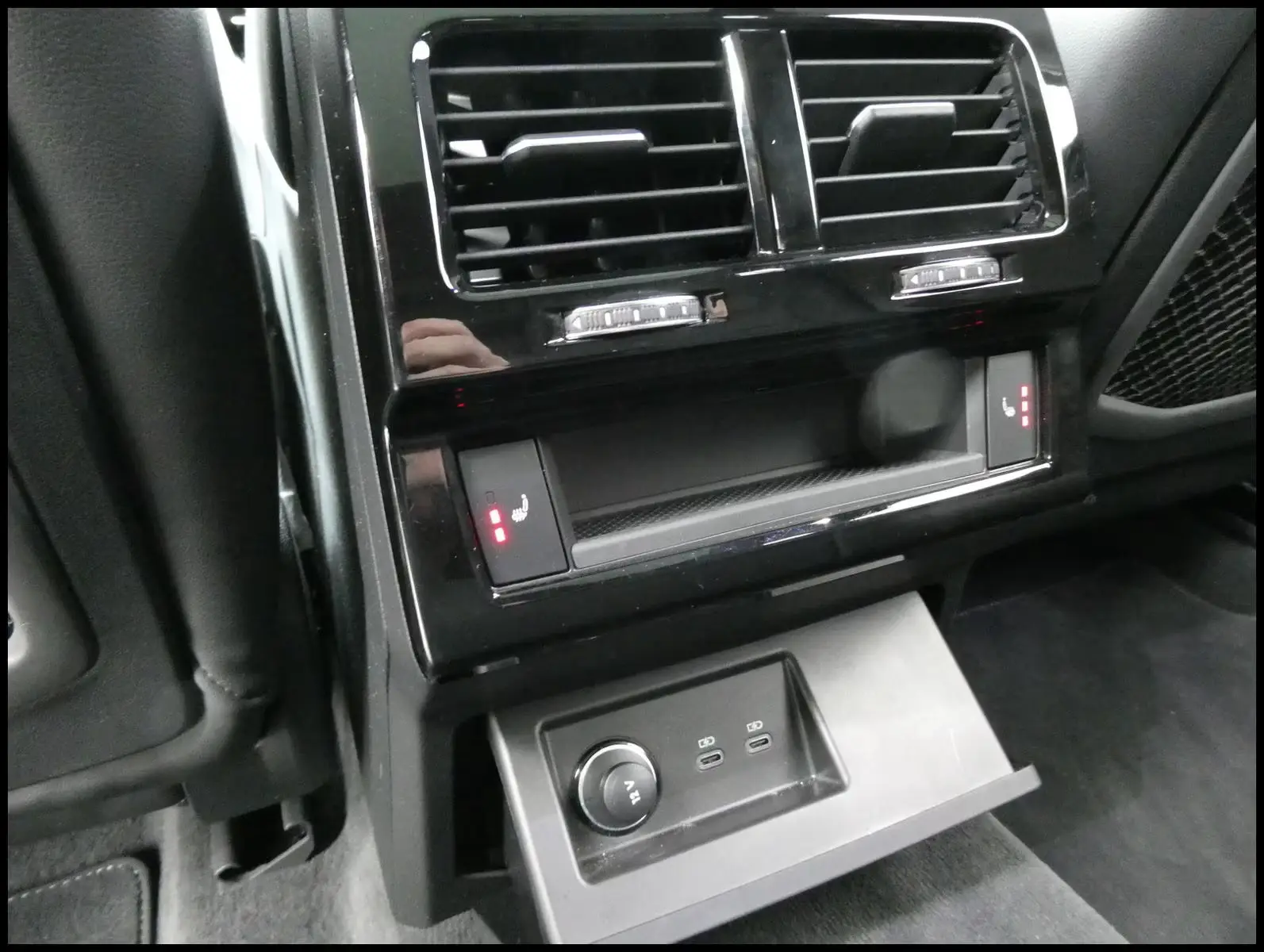 Volkswagen TOUAREG 3.0 TDI R-LINE 4MOTION – fotka 19