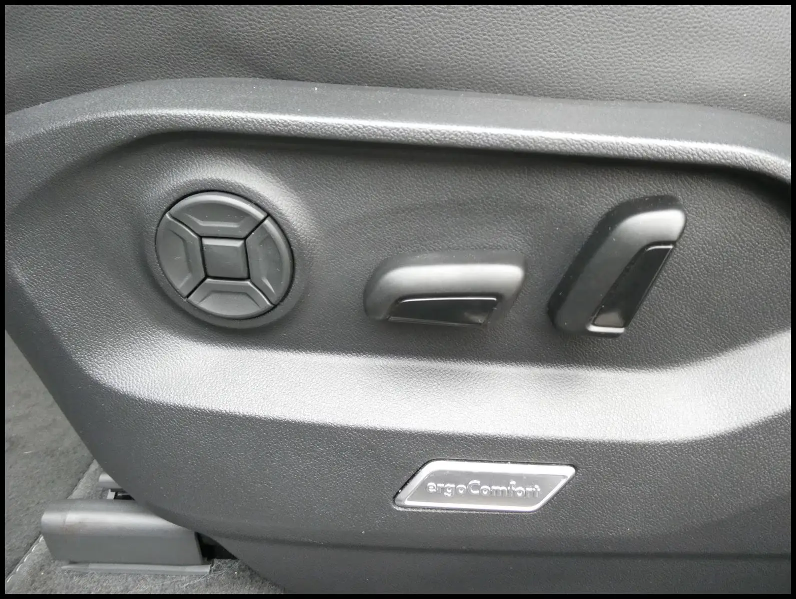 Volkswagen TOUAREG 3.0 TDI R-LINE 4MOTION – fotka 20
