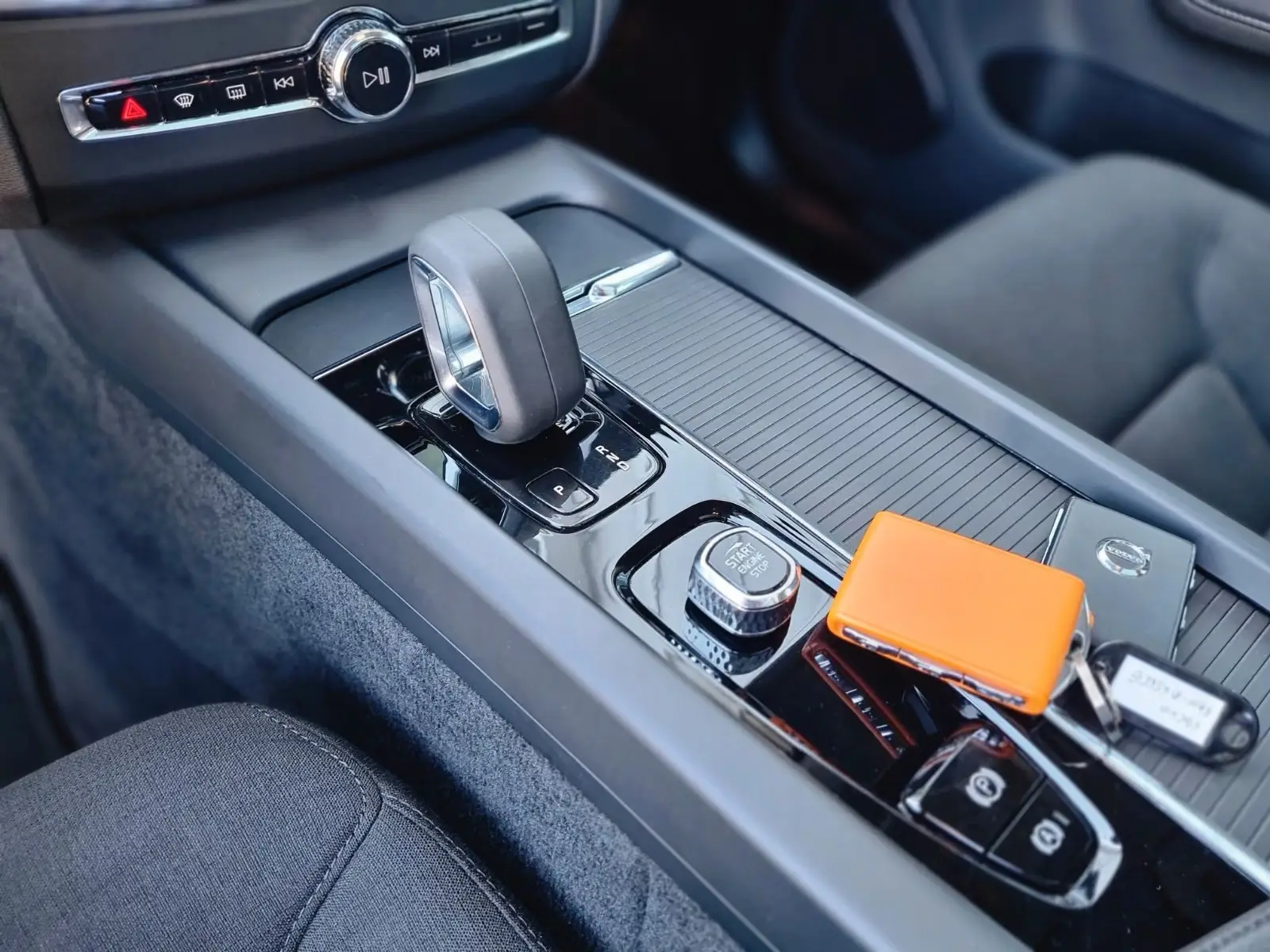 Volvo XC60 Inscription Recharge T6 AWD – fotka 18