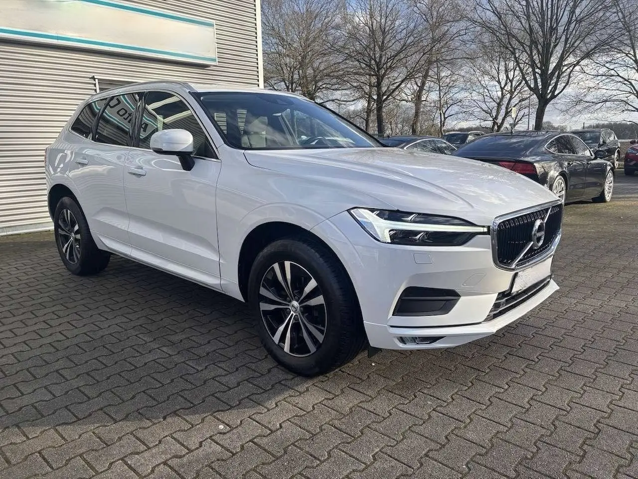 Volvo XC60 B4 D Geartronic Momentum Pro – fotka 2