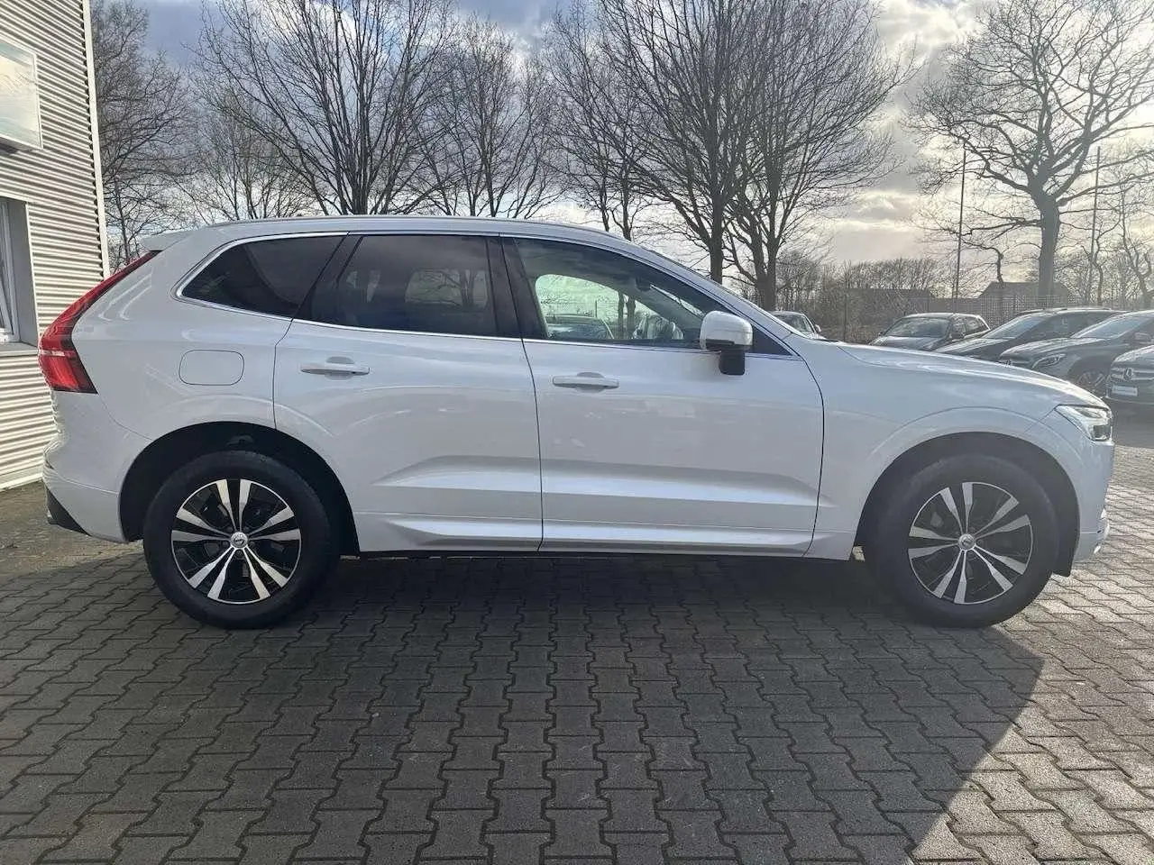Volvo XC60 B4 D Geartronic Momentum Pro – fotka 4