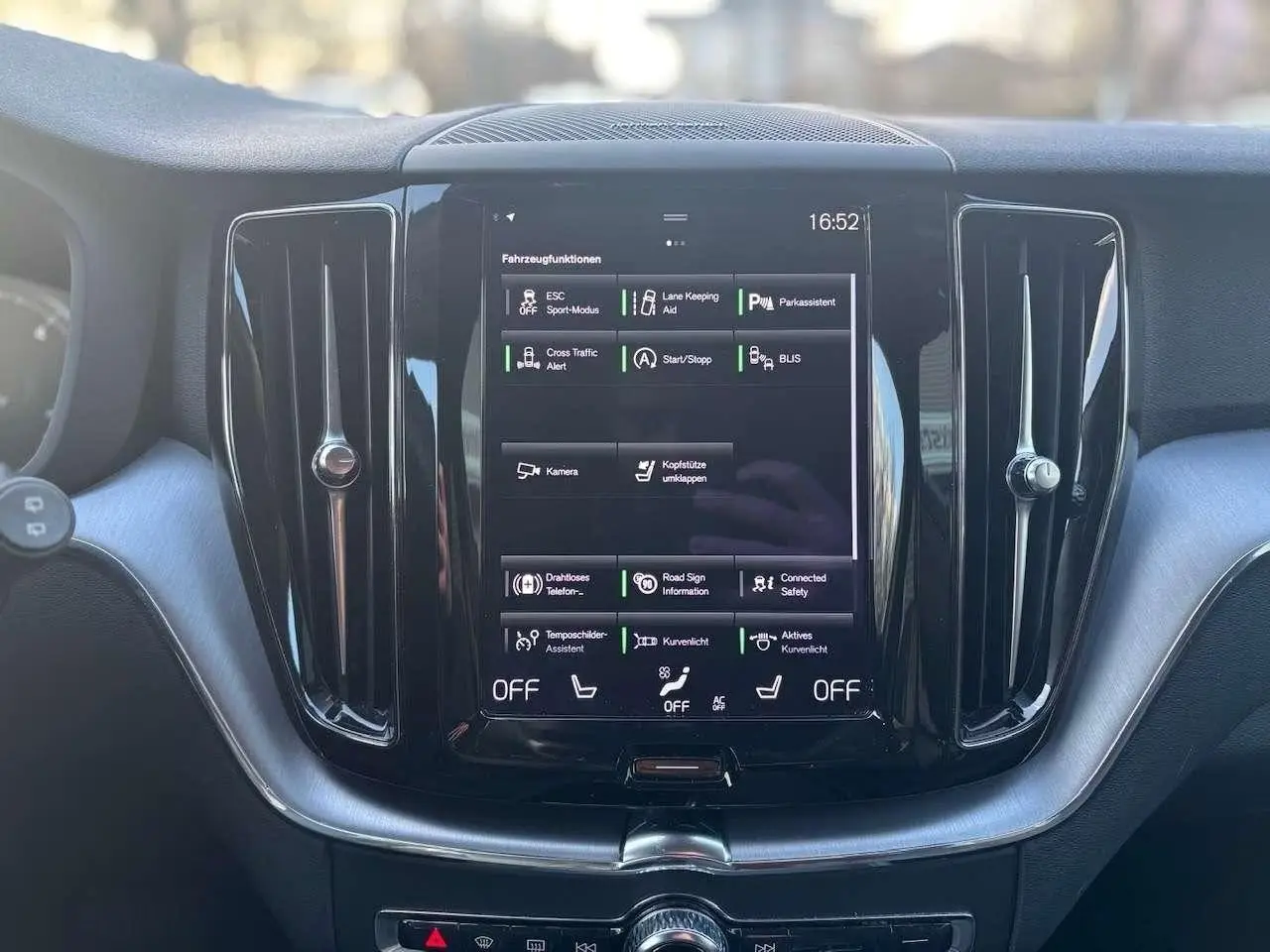 Volvo XC60 B4 D Geartronic Momentum Pro – fotka 14