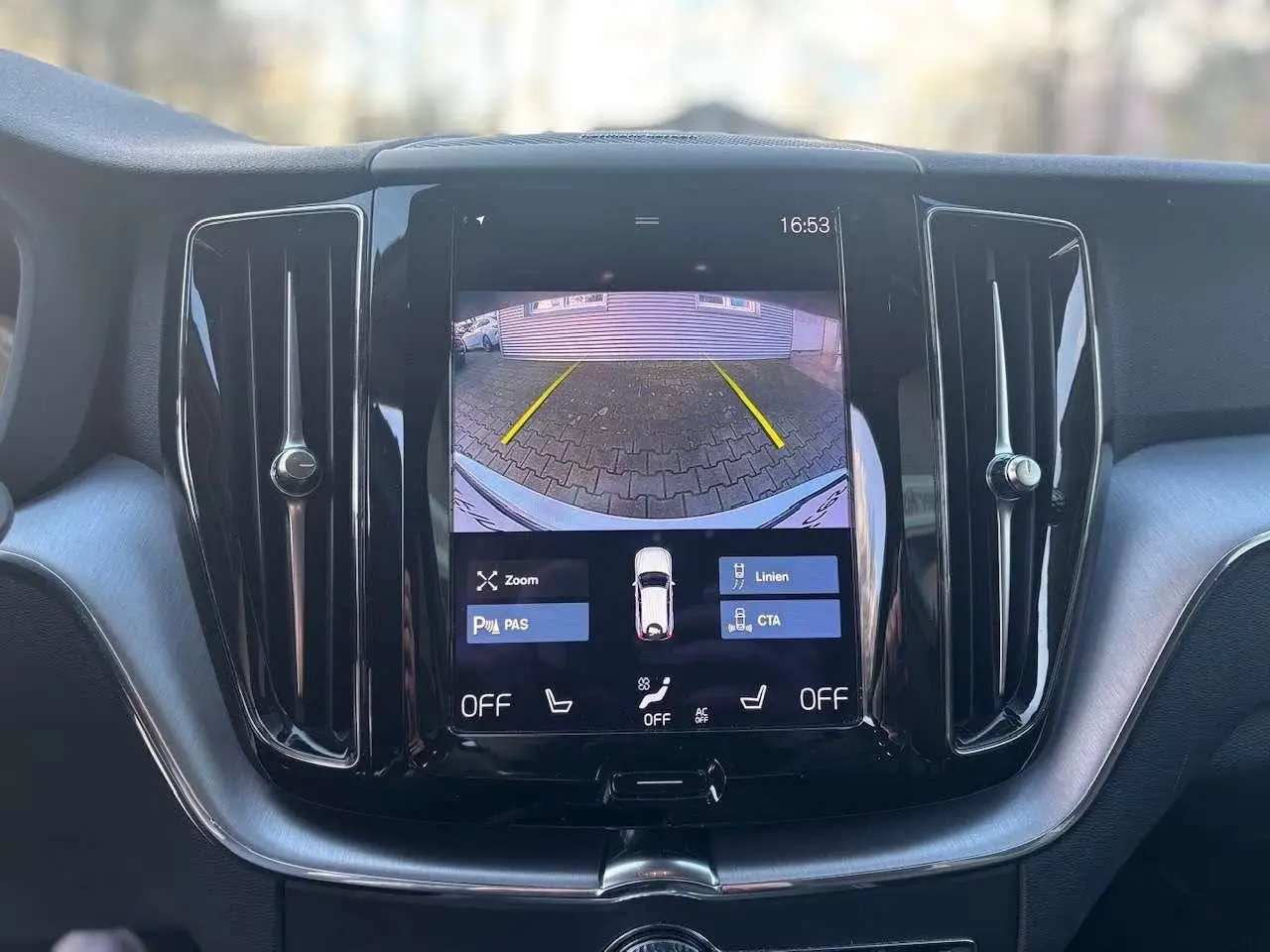 Volvo XC60 B4 D Geartronic Momentum Pro – fotka 15