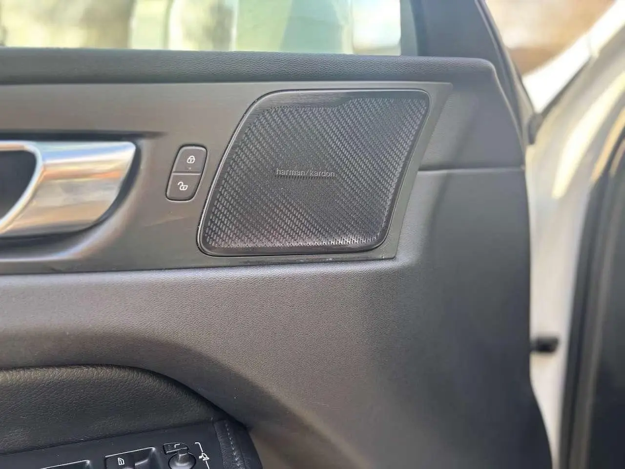 Volvo XC60 B4 D Geartronic Momentum Pro – fotka 19