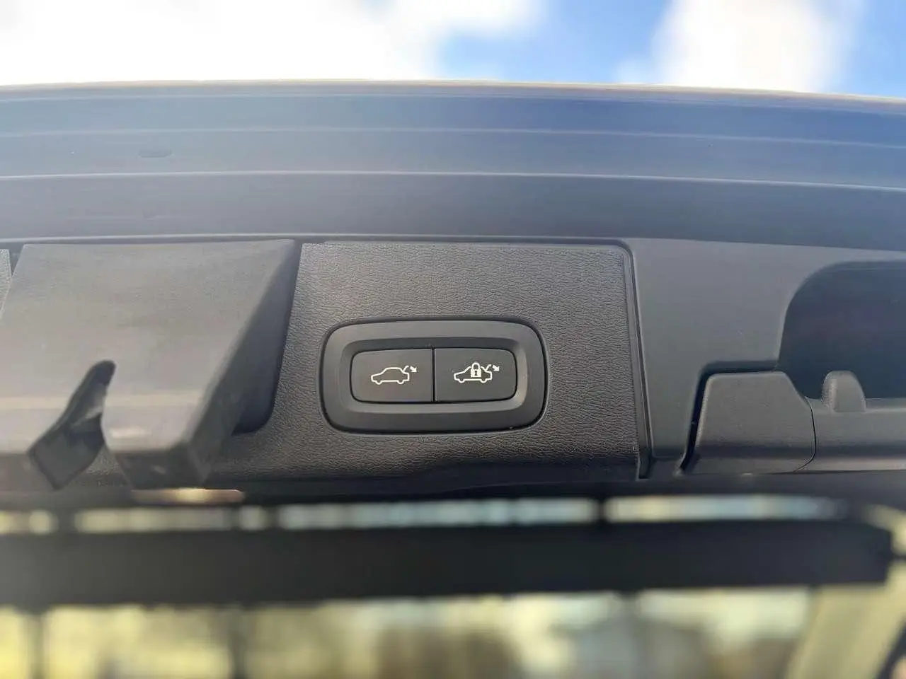 Volvo XC60 B4 D Geartronic Momentum Pro – fotka 22