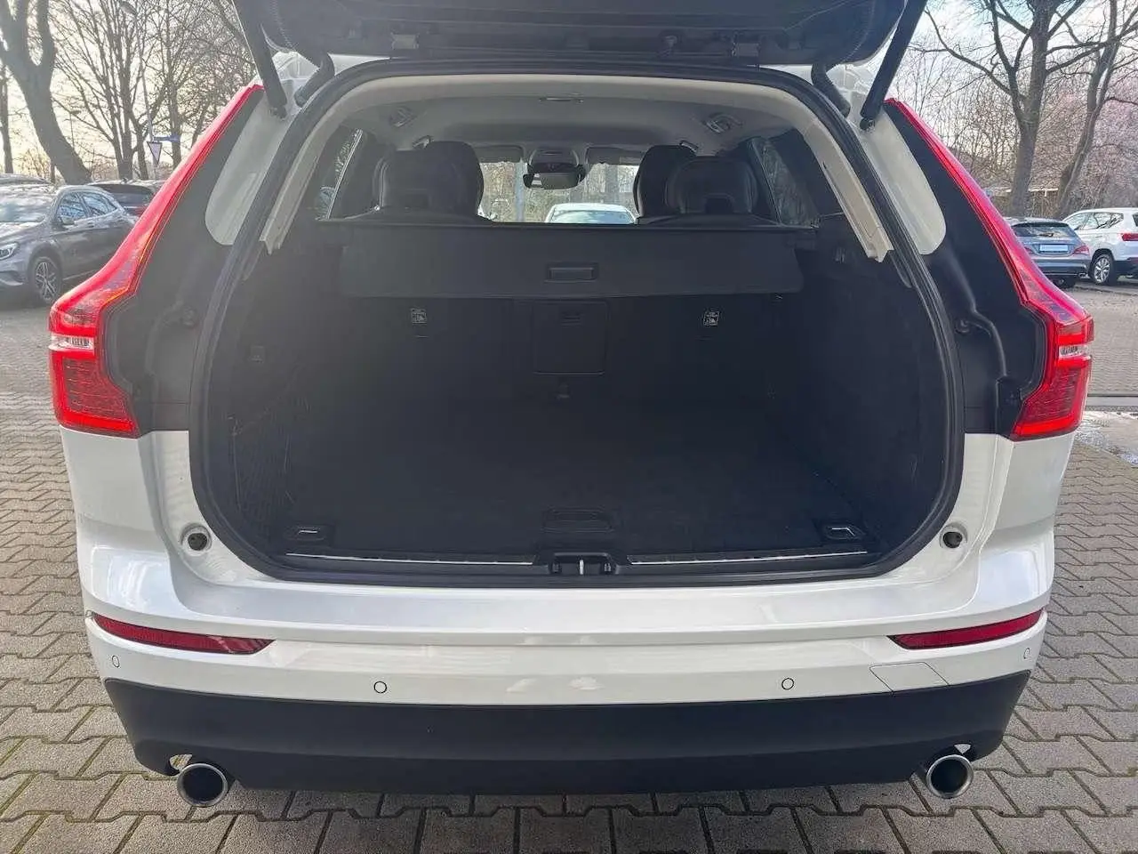 Volvo XC60 B4 D Geartronic Momentum Pro – fotka 23