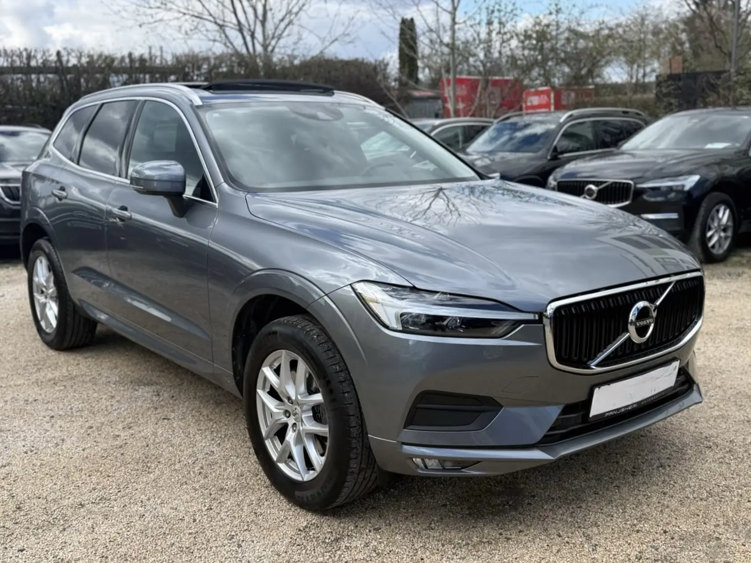 Volvo XC60 Momentum Pro – fotka 2