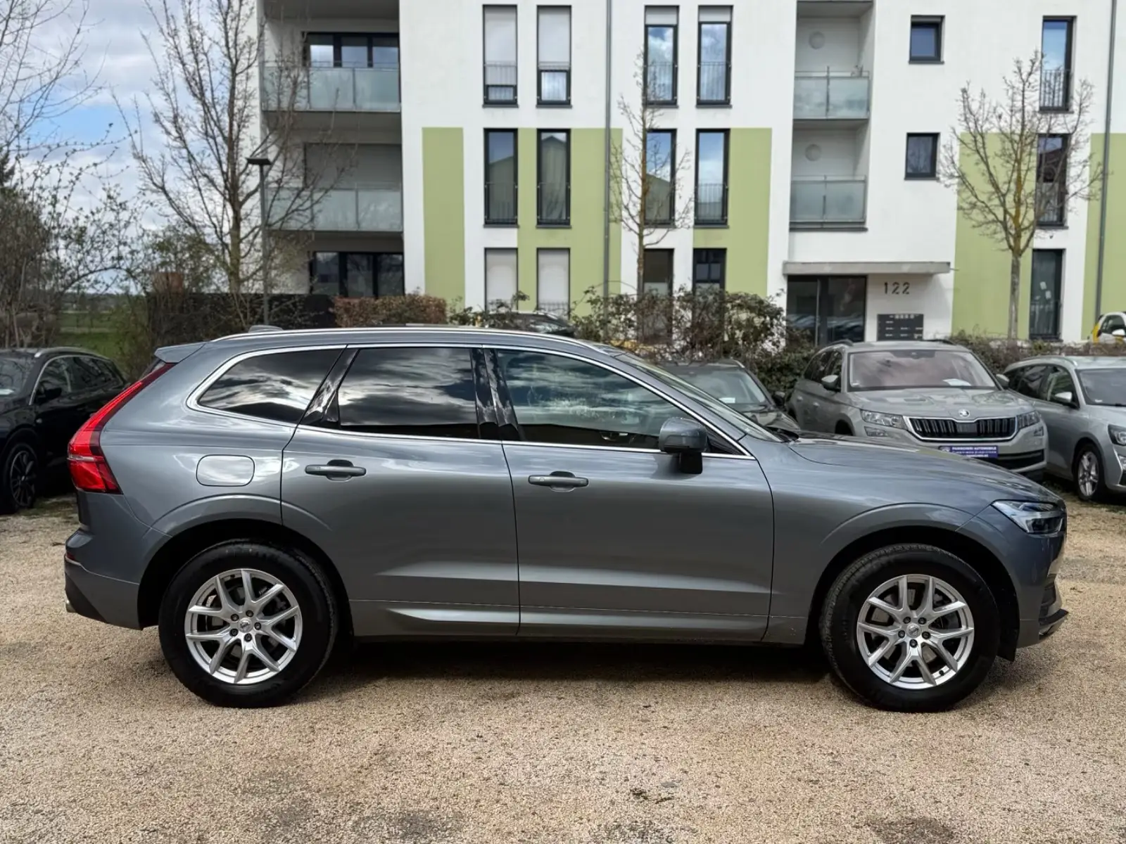 Volvo XC60 Momentum Pro – fotka 3