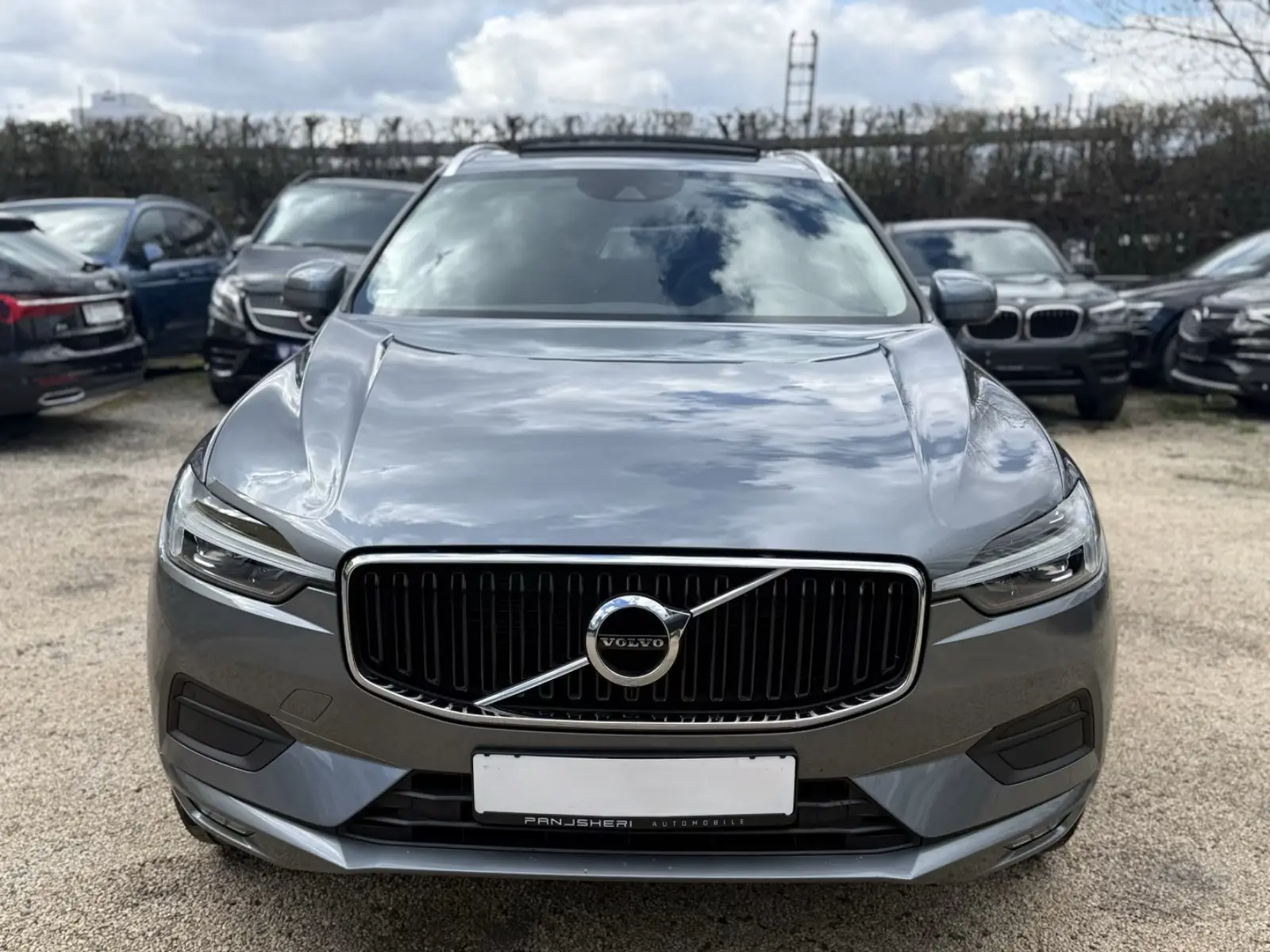Volvo XC60 Momentum Pro – fotka 4