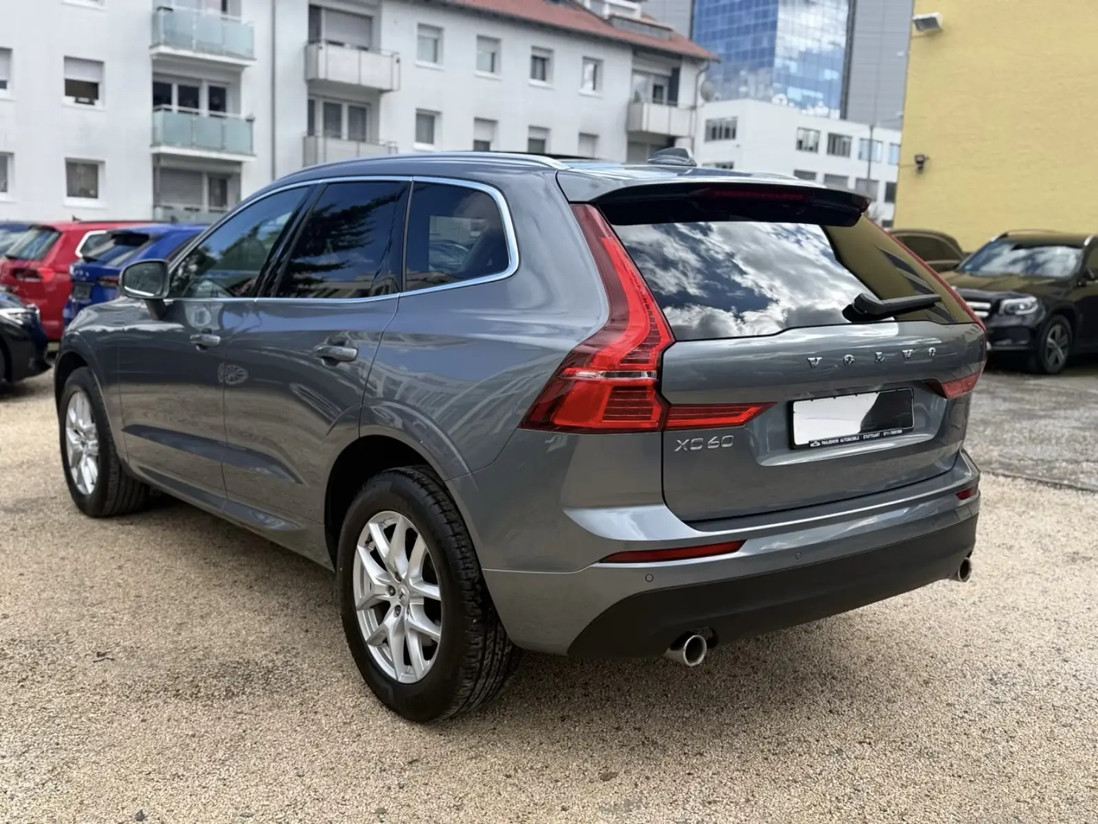 Volvo XC60 Momentum Pro – fotka 5