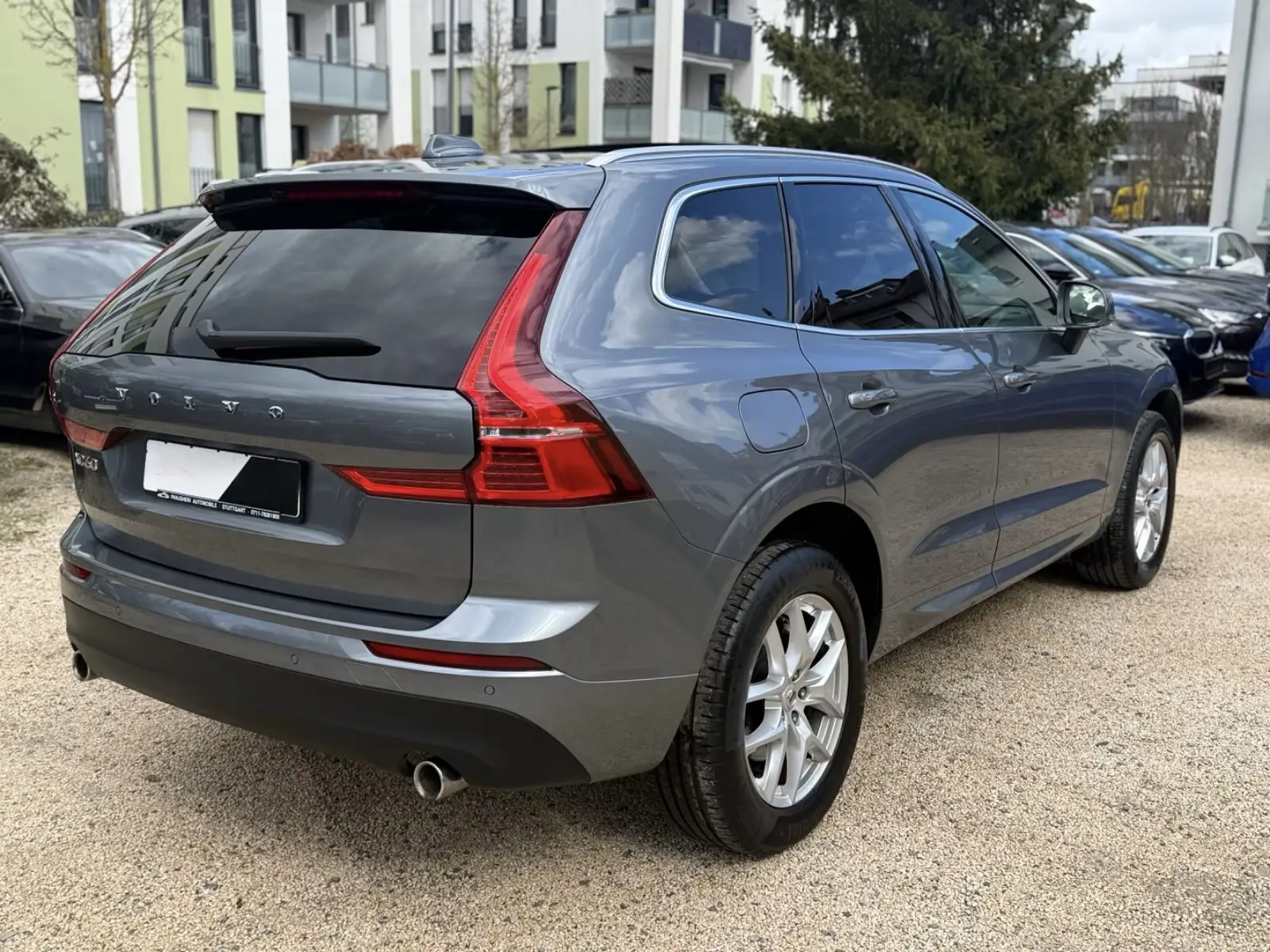 Volvo XC60 Momentum Pro – fotka 7