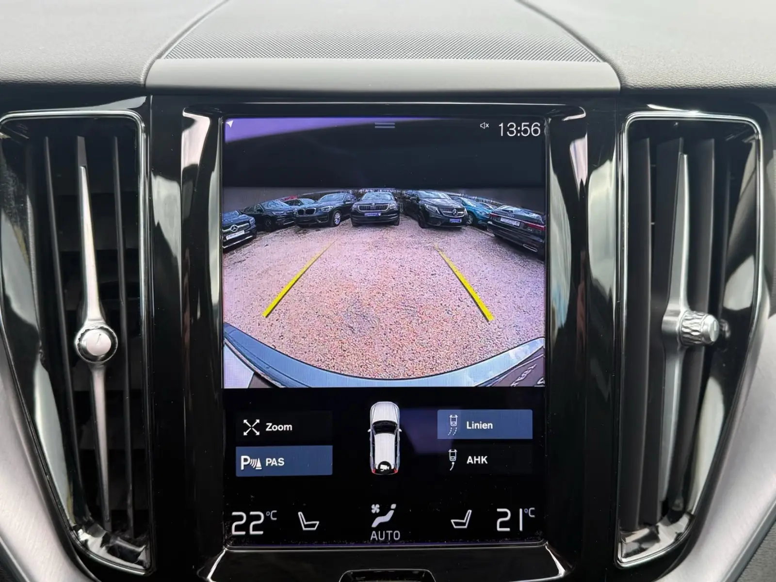 Volvo XC60 Momentum Pro – fotka 16
