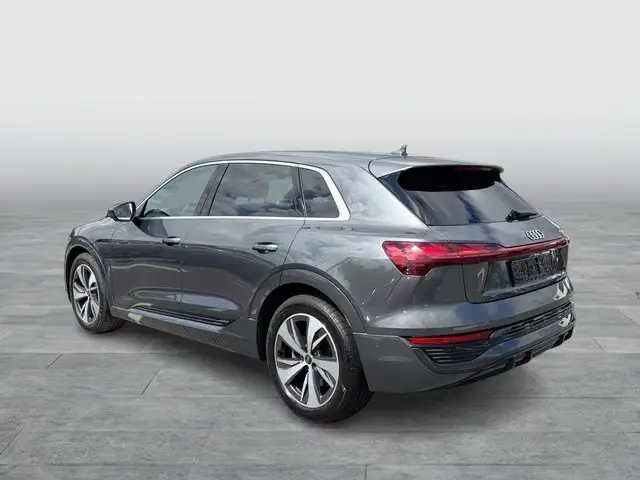 Audi Q8 e-tron 55 quattro quattro S-Line – fotka 6