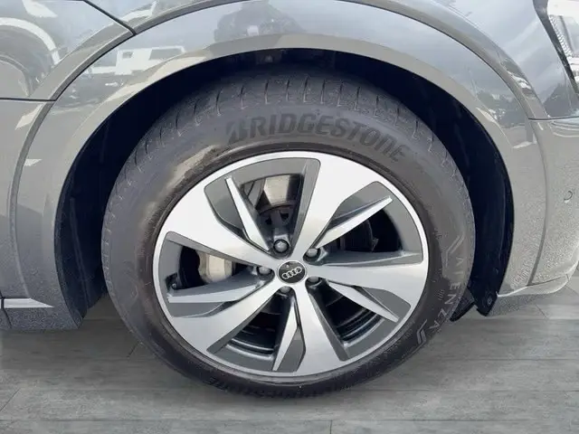 Audi Q8 e-tron 55 quattro quattro S-Line – fotka 11