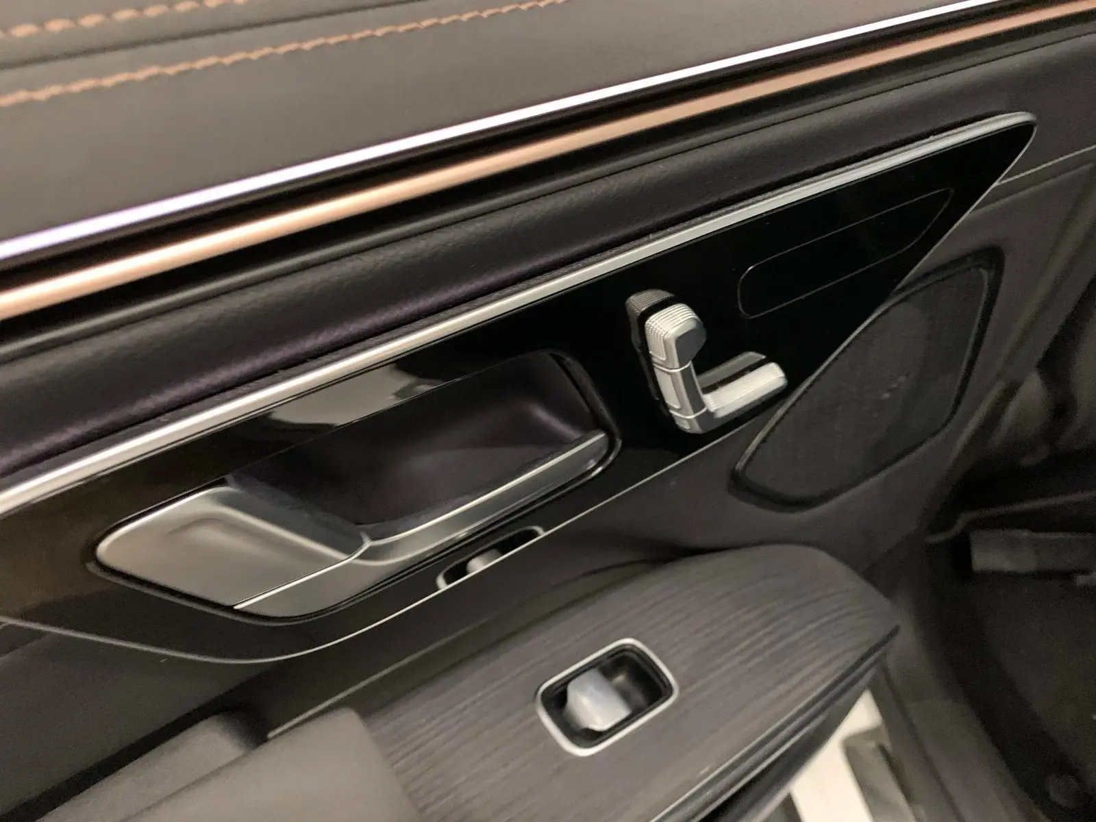 Mercedes-Benz EQS SUV 450 – fotka 9