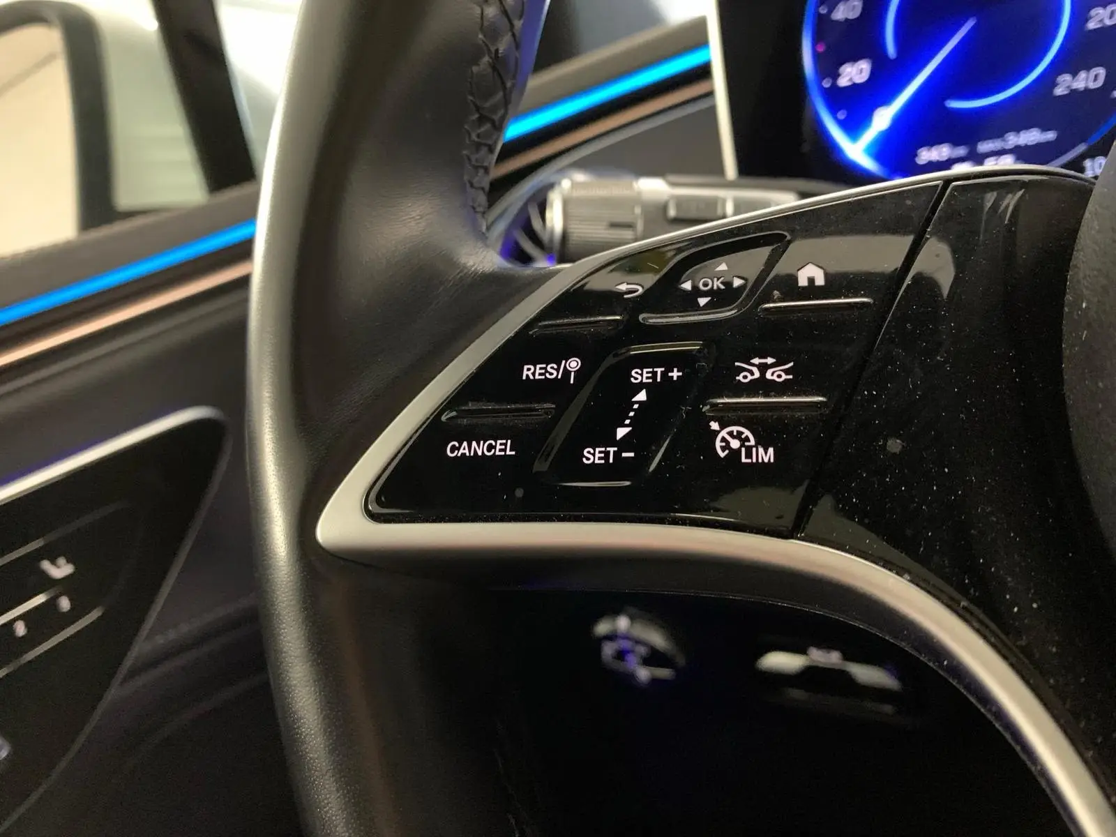 Mercedes-Benz EQS SUV 450 – fotka 13