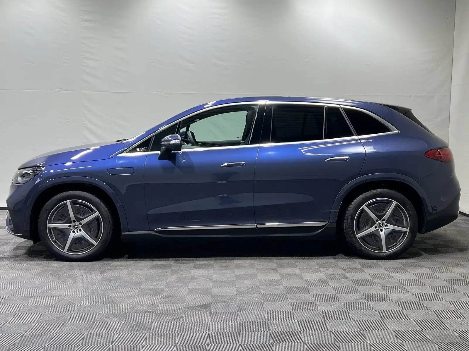 Mercedes-Benz EQE 350 AMG Premium – fotka 3