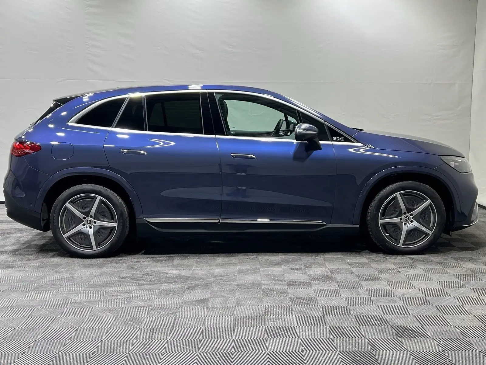 Mercedes-Benz EQE 350 AMG Premium – fotka 7