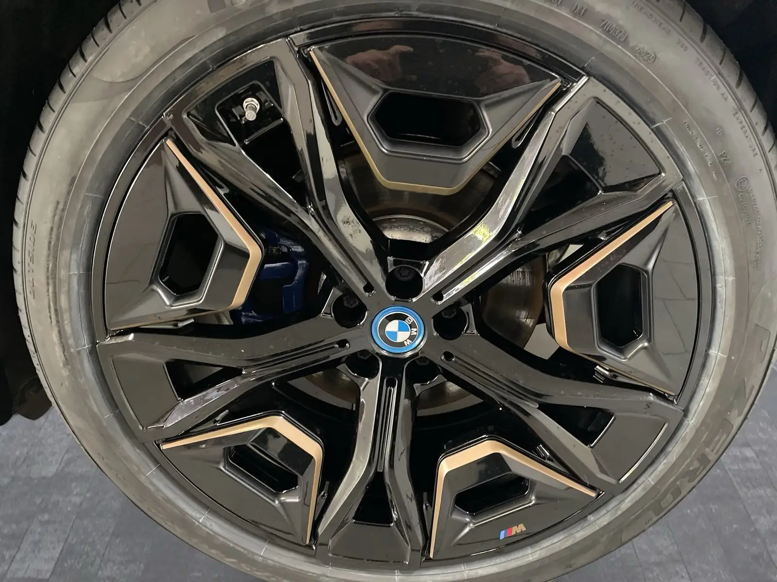 BMW iX xDrive40 Bowers & Wilkins – fotka 13