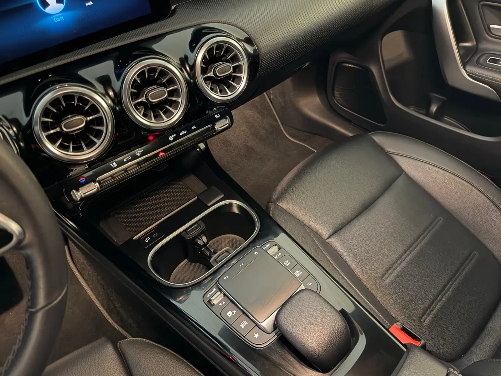 Mercedes-Benz CLA 200 – fotka 18