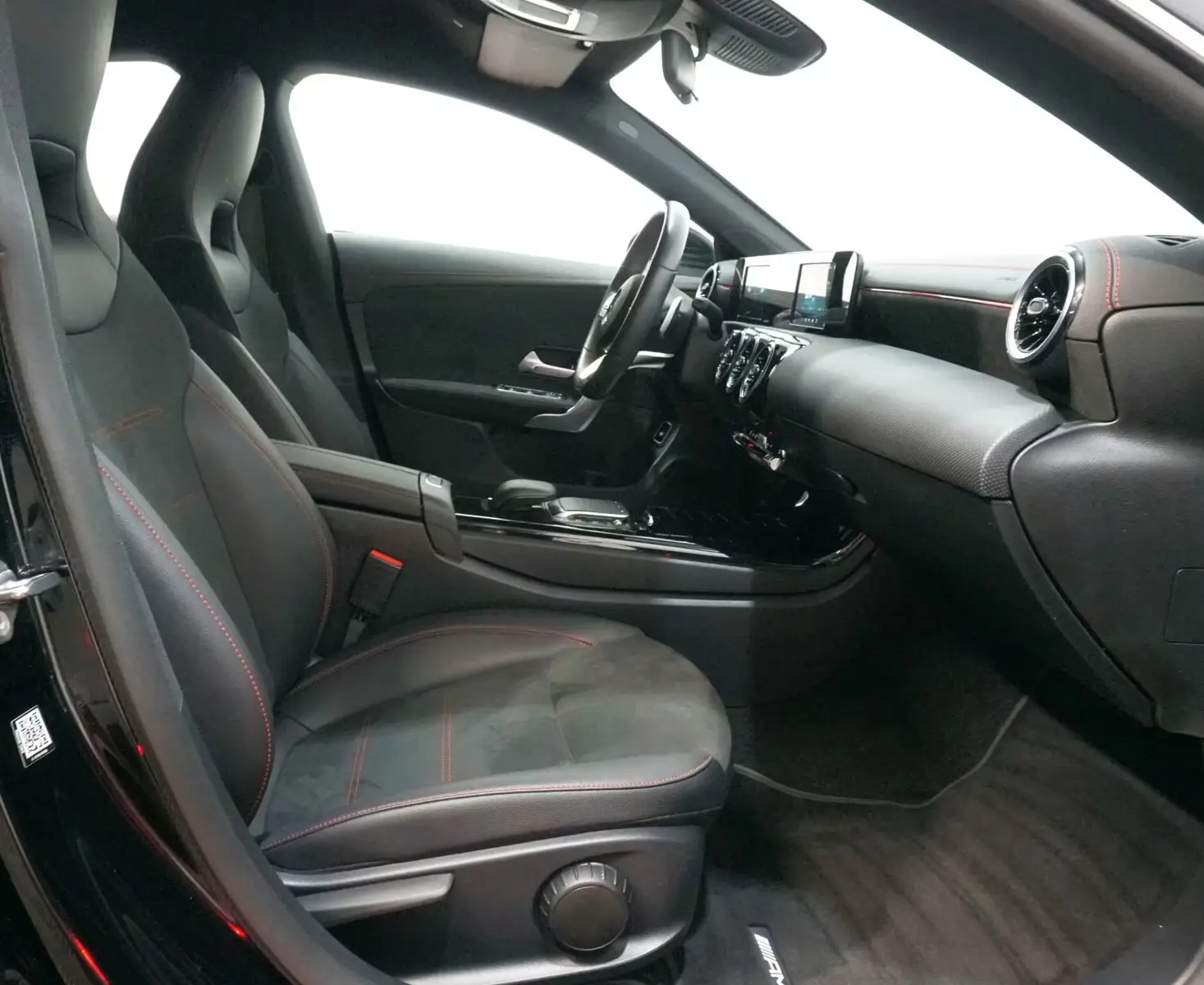 Mercedes-Benz CLA 250 AMG-Line – fotka 20