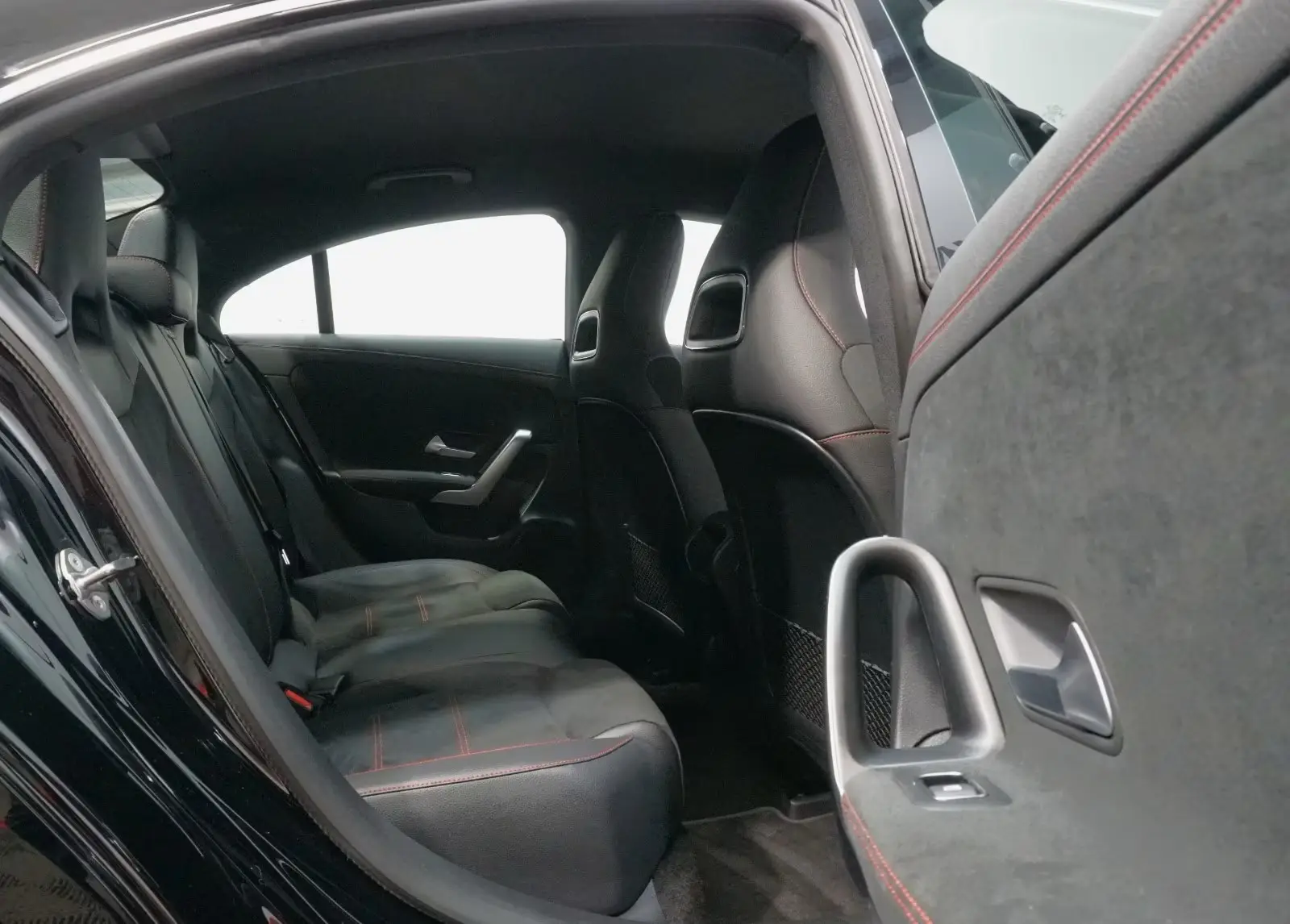 Mercedes-Benz CLA 250 AMG-Line – fotka 21