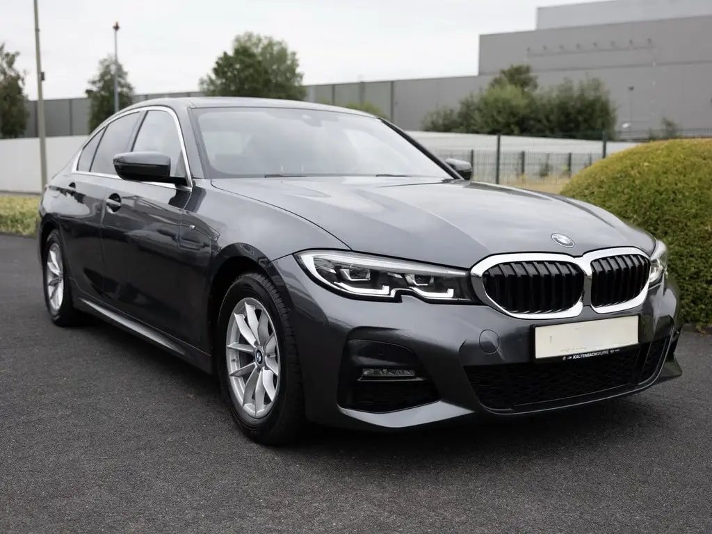BMW 320i M-Sport – fotka 1