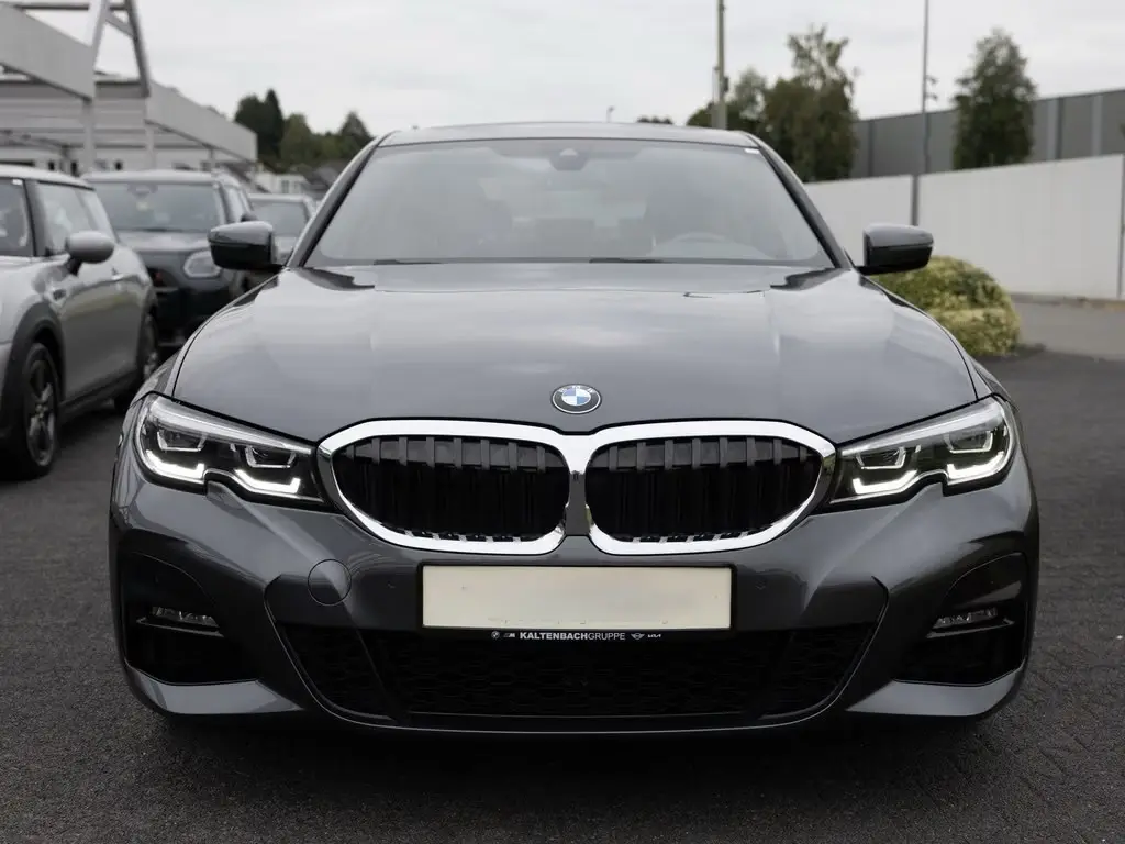 BMW 320i M-Sport – fotka 2