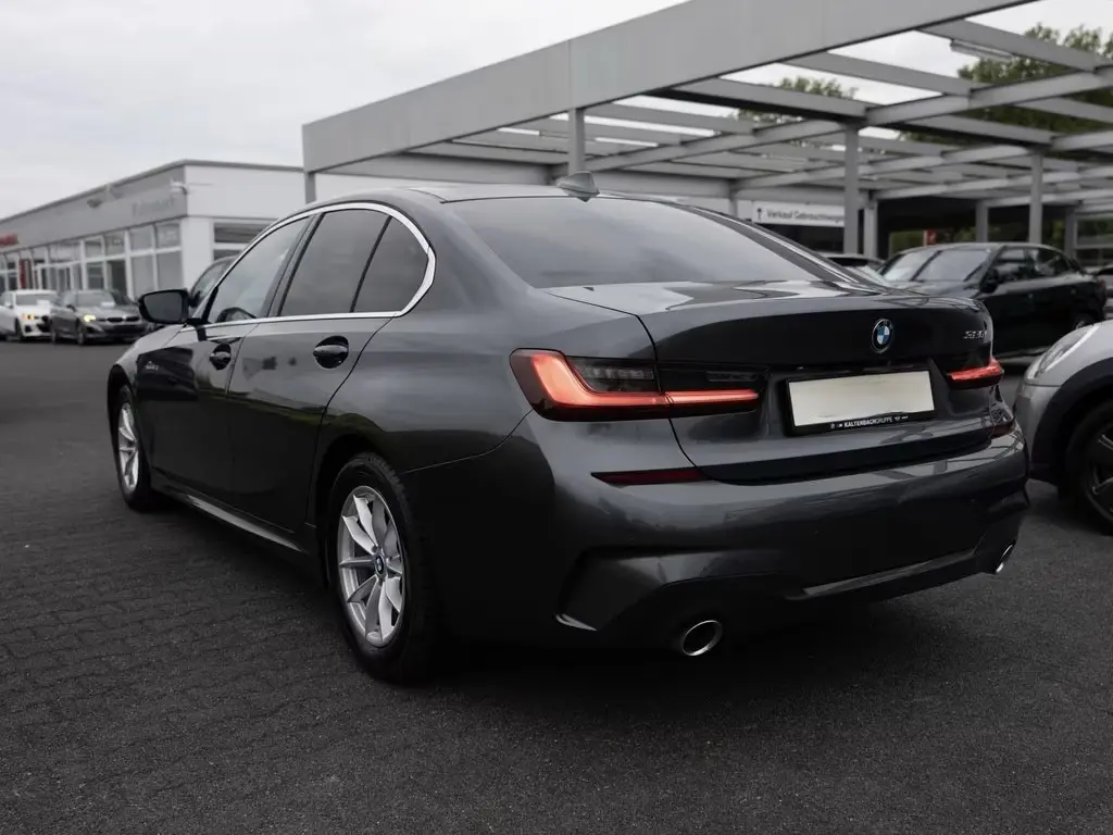 BMW 320i M-Sport – fotka 4