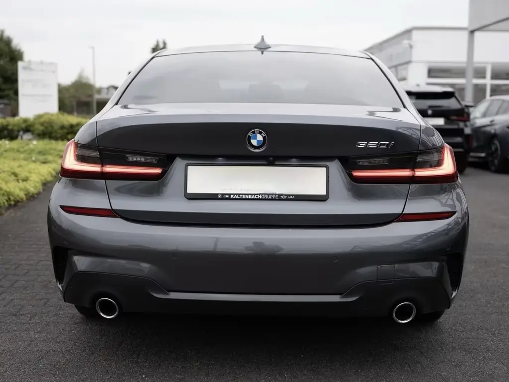BMW 320i M-Sport – fotka 5