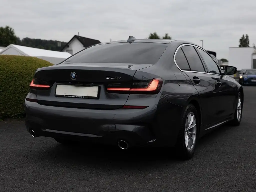 BMW 320i M-Sport – fotka 6