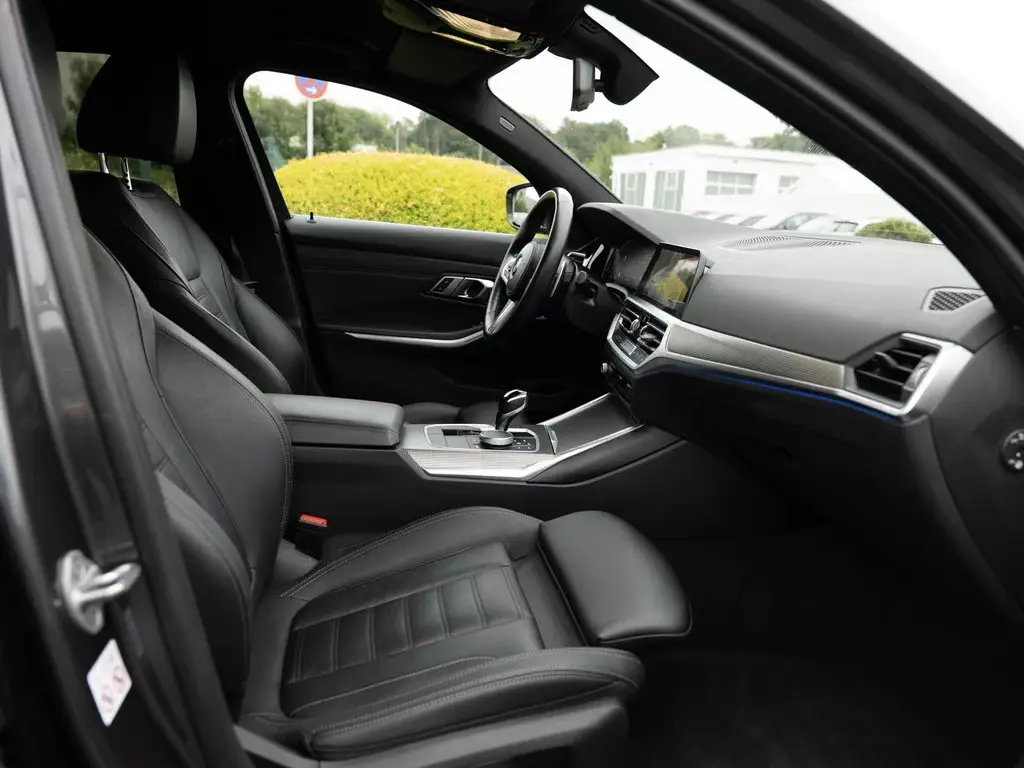 BMW 320i M-Sport – fotka 7