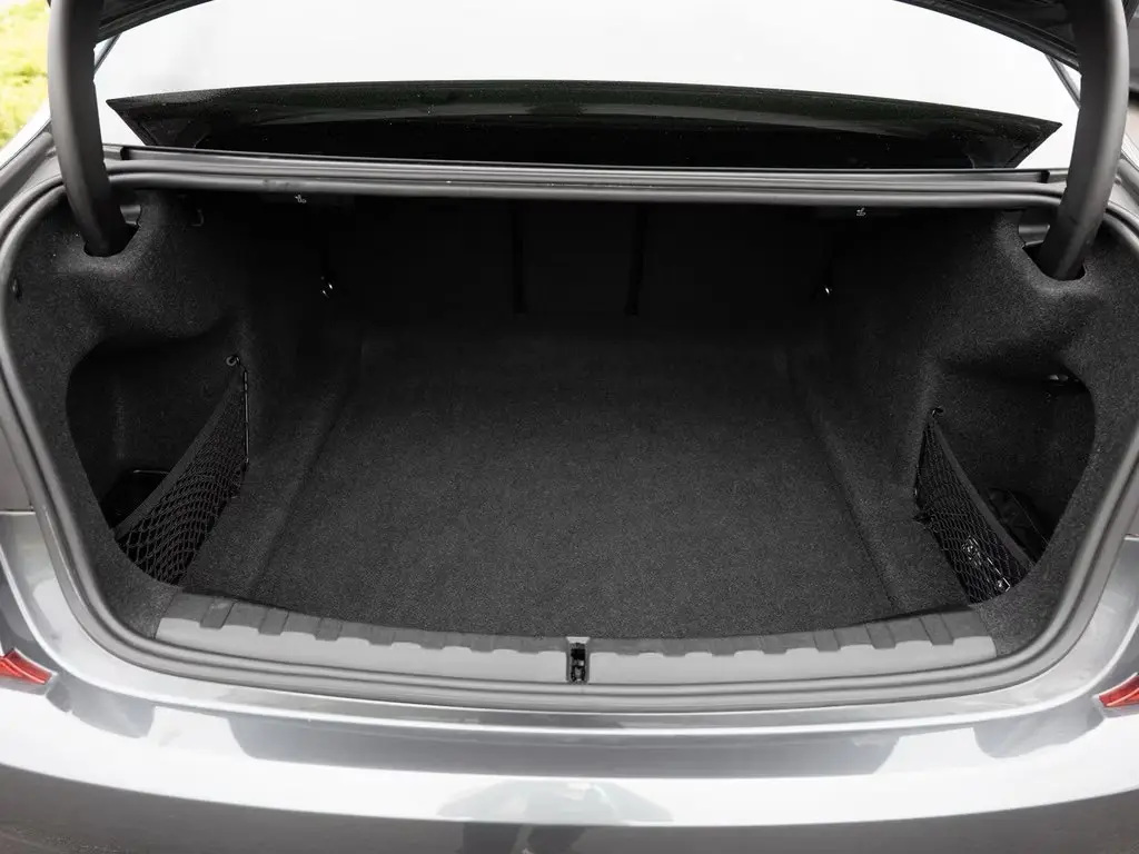 BMW 320i M-Sport – fotka 11