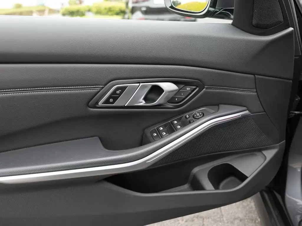 BMW 320i M-Sport – fotka 19