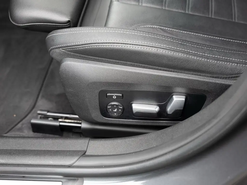 BMW 320i M-Sport – fotka 20
