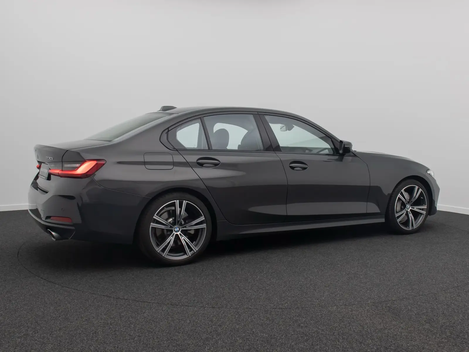 BMW 330i xD – fotka 6