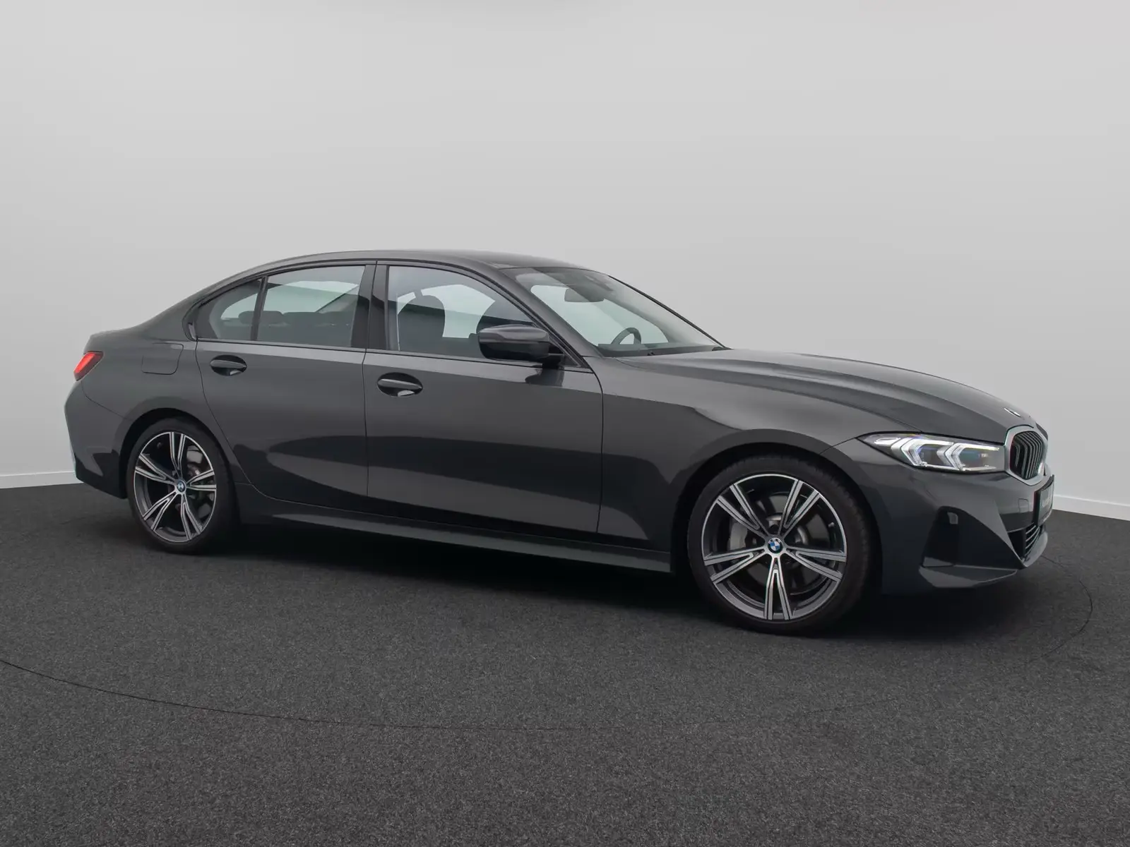 BMW 330i xD – fotka 8