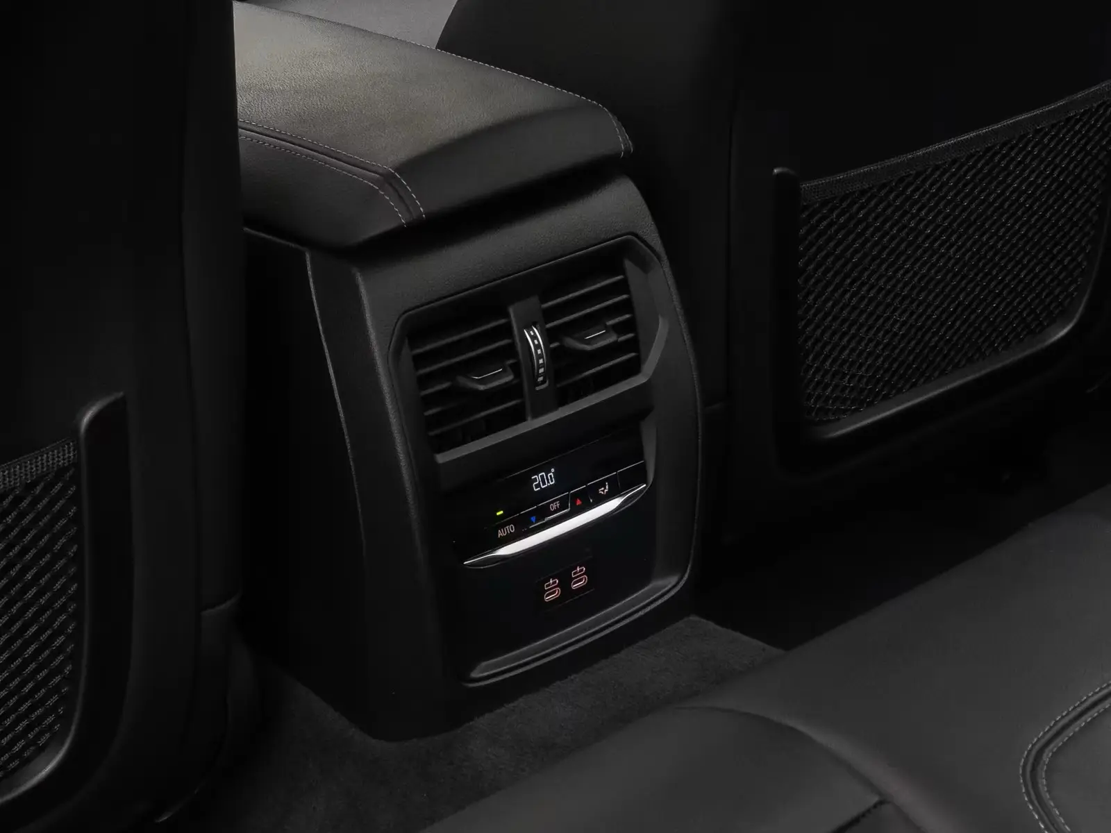 BMW 330i xD – fotka 26