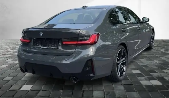BMW 330 i xDrive M-Sport – fotka 3