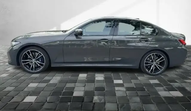 BMW 330 i xDrive M-Sport – fotka 5