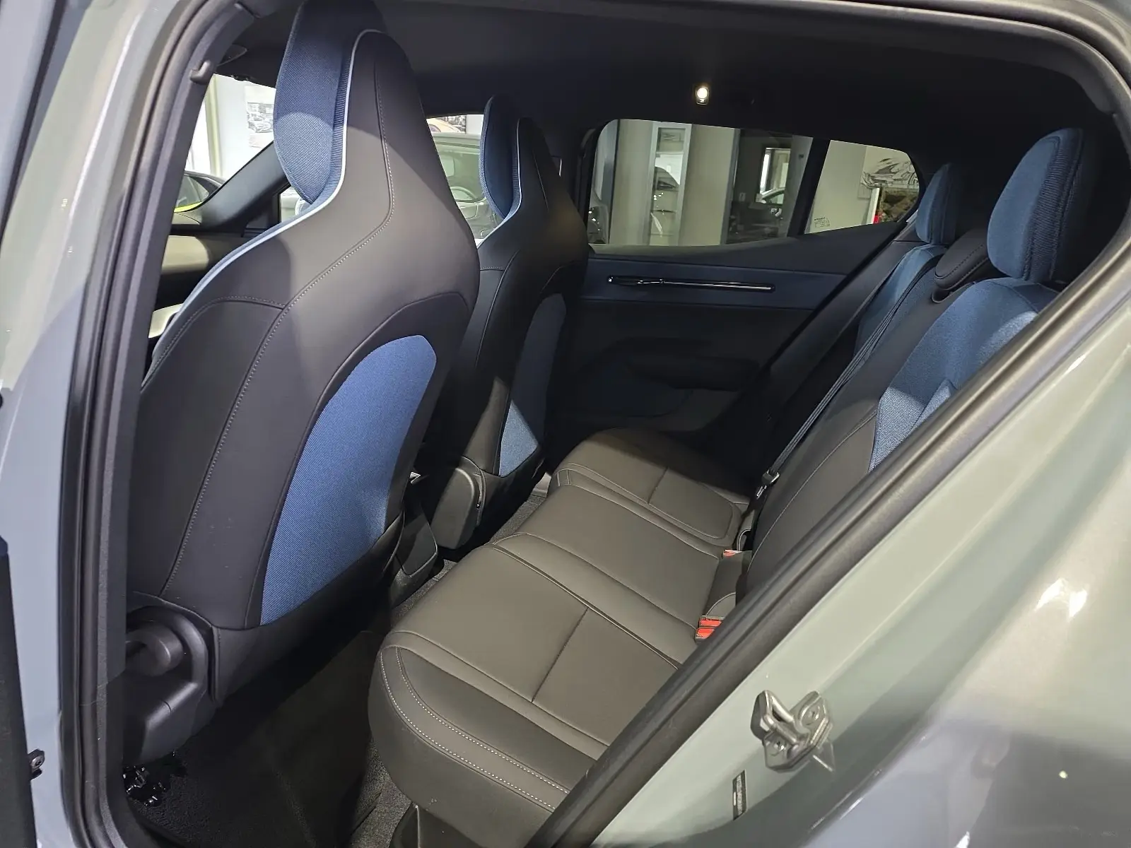 Volvo EX30 Core Extended Range – fotka 16