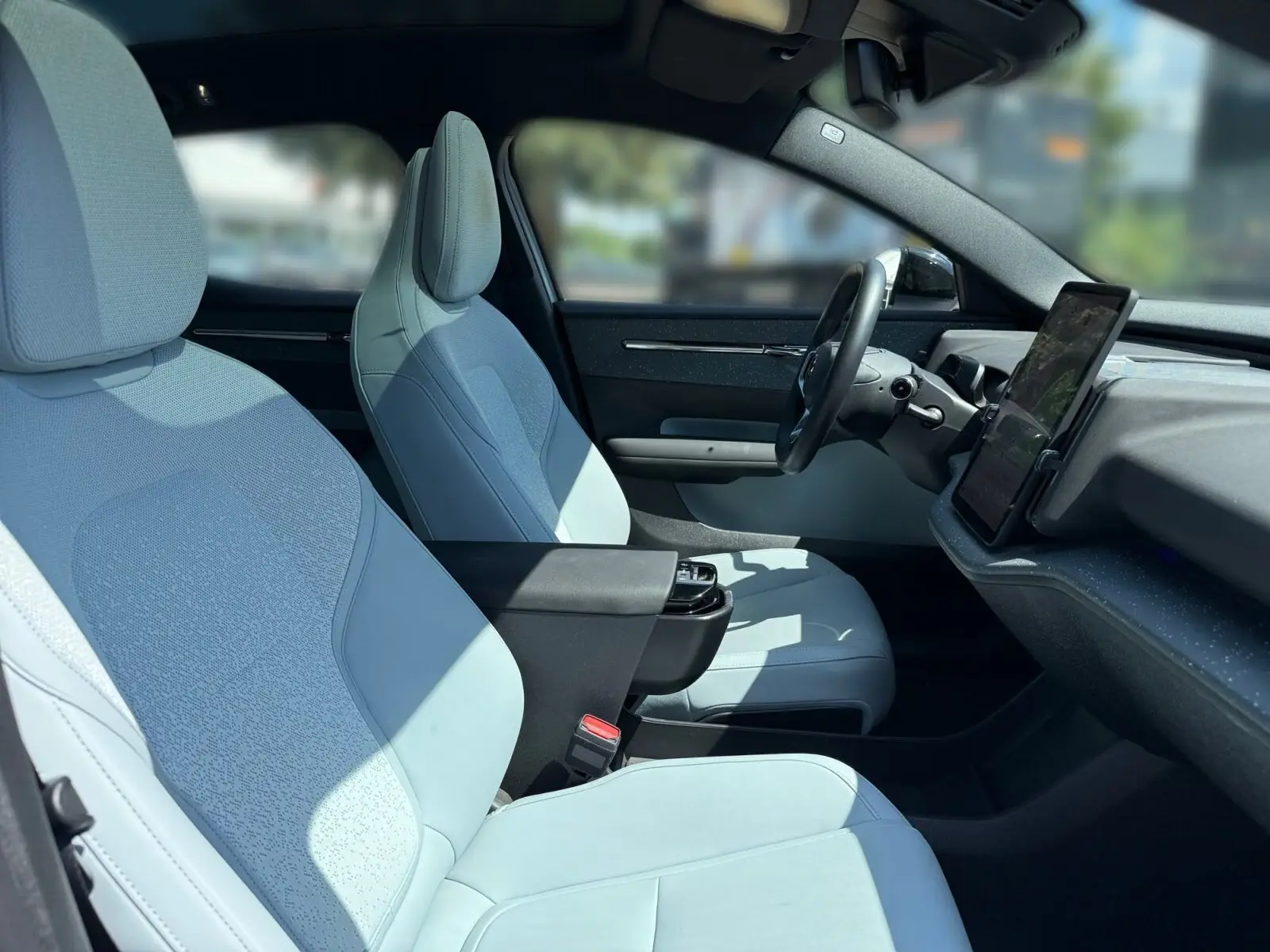 Volvo EX 30 Twin Performance AWD Ultra – fotka 8