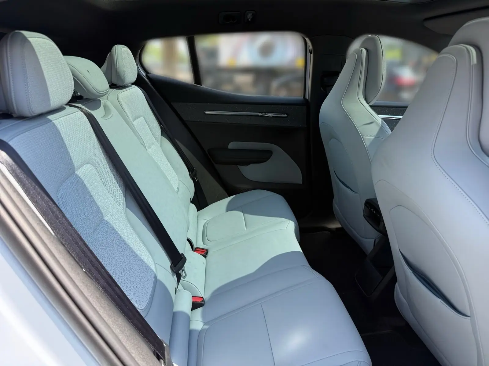 Volvo EX 30 Twin Performance AWD Ultra – fotka 15