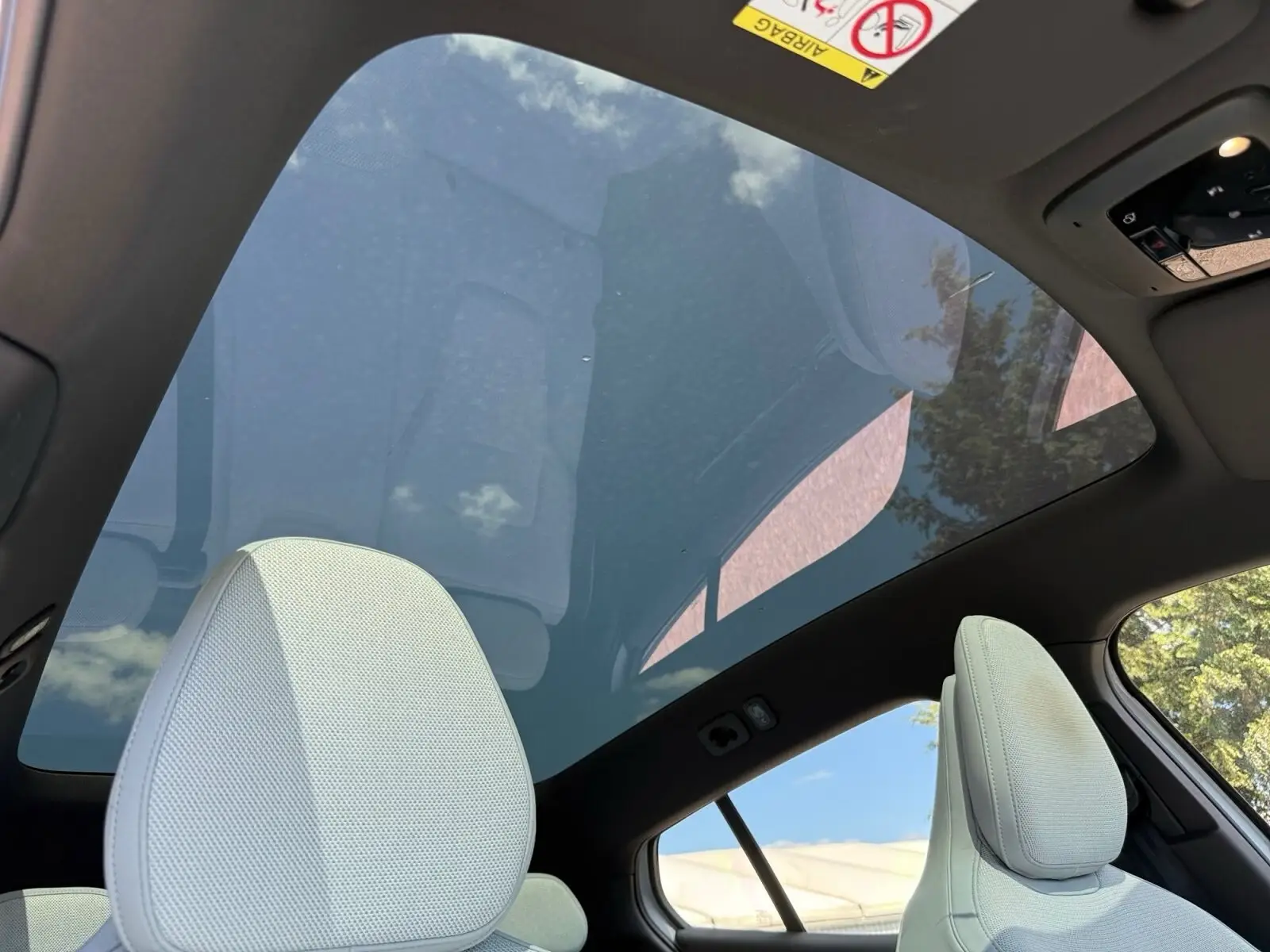 Volvo EX 30 Twin Performance AWD Ultra – fotka 20